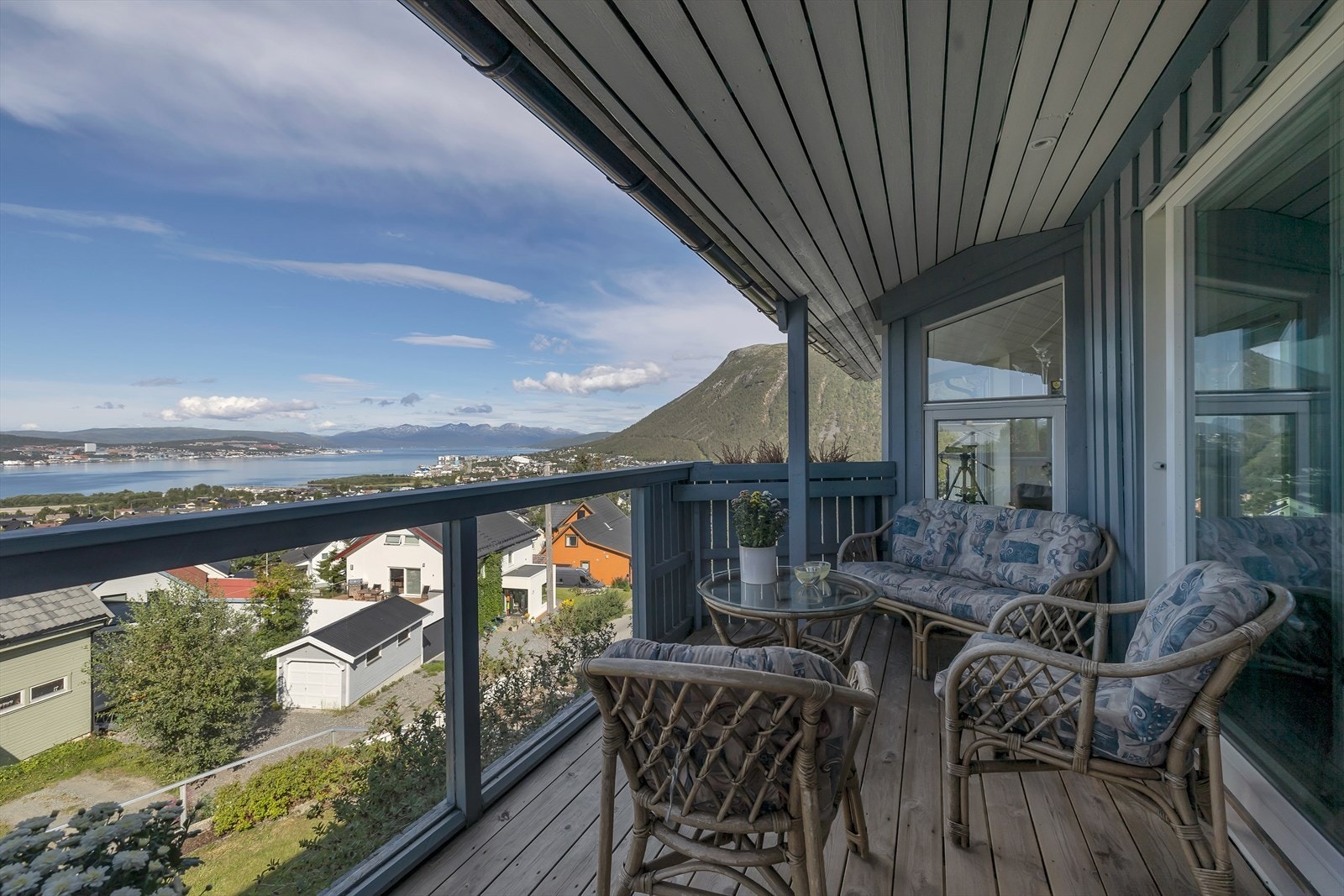 Delvis takoverbygget terrasse Galleribilde