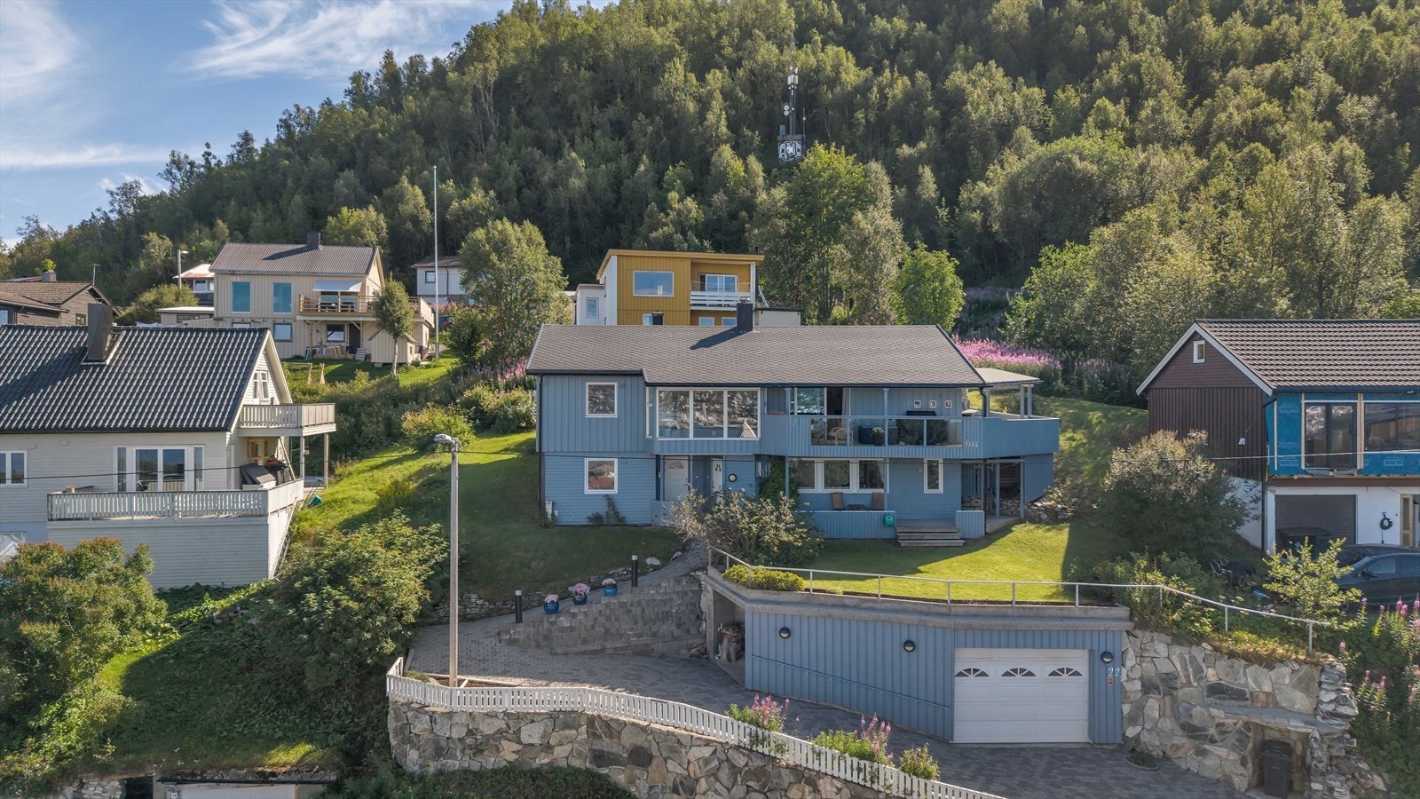 Velkommen til øvre del av Tromsdalen - Fløyvegen - rett under Fjellheisen Galleribilde
