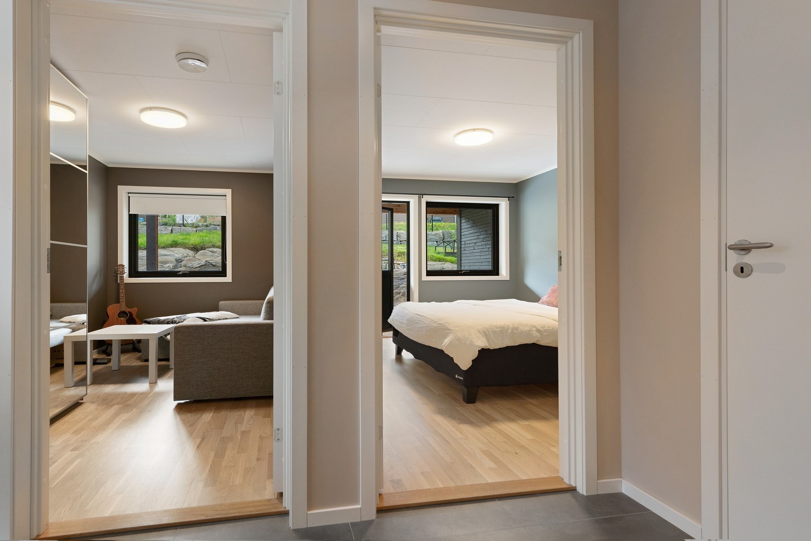 Det er to soverom i 1. etasje. Galleribilde