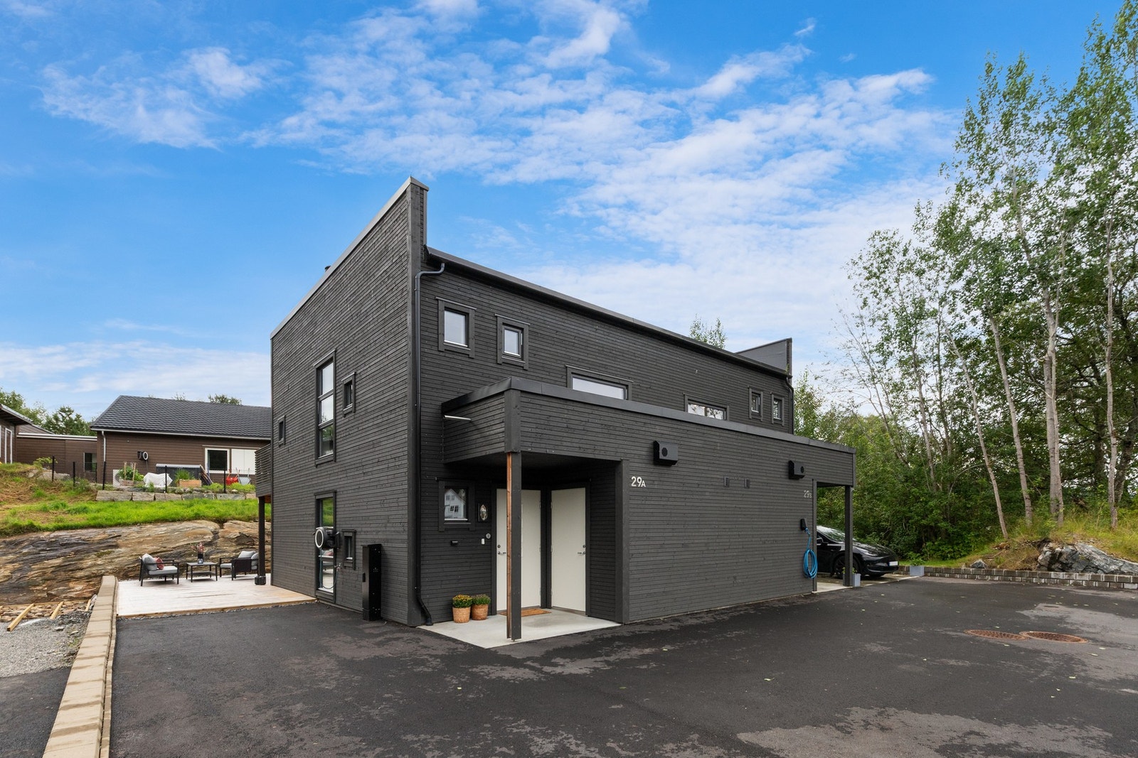 Moderne og funksjonell halvpart av vertikaldelt tomannsbolig, oppført i 2022. Galleribilde