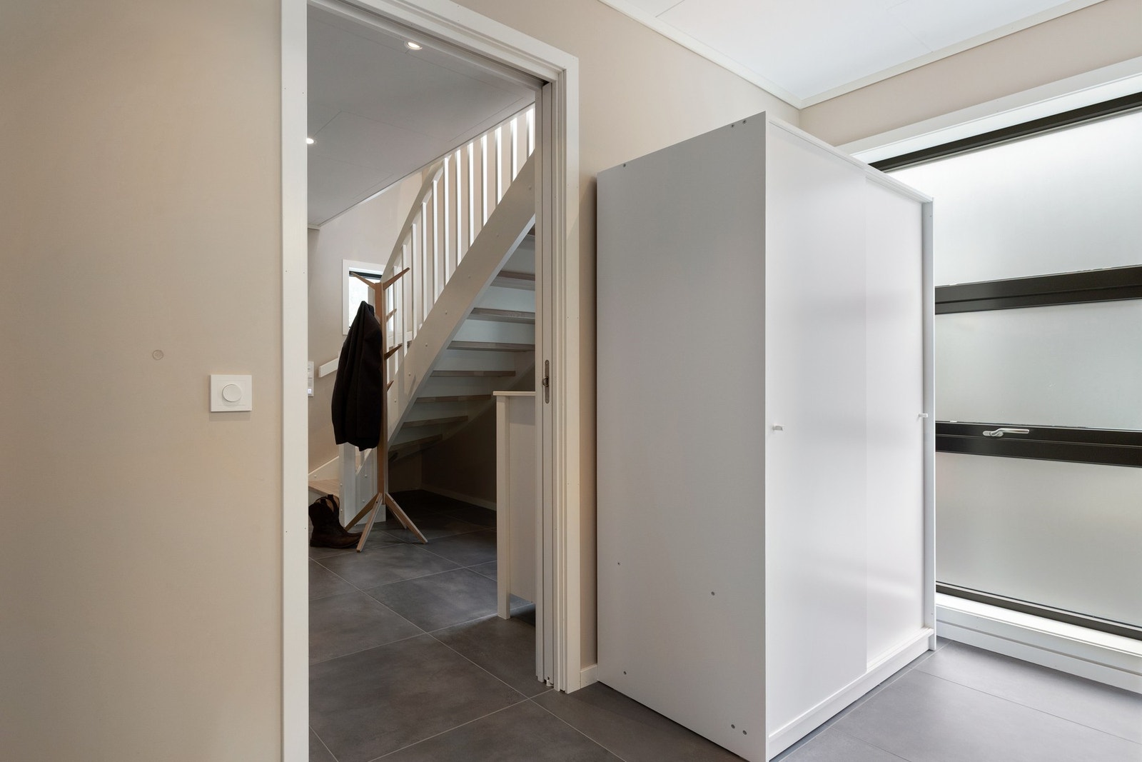 Boligen har parkett og fliser på gulvene. Galleribilde