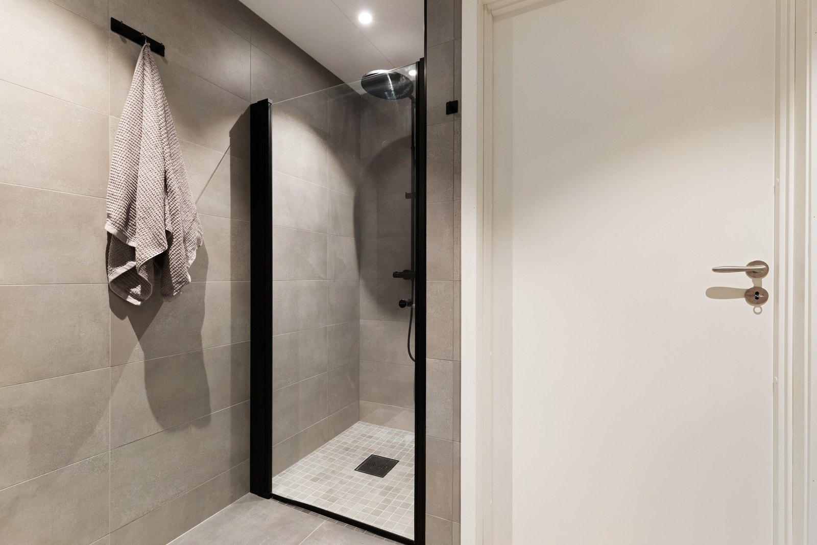 Elektriske varmekabler på gulv. Galleribilde