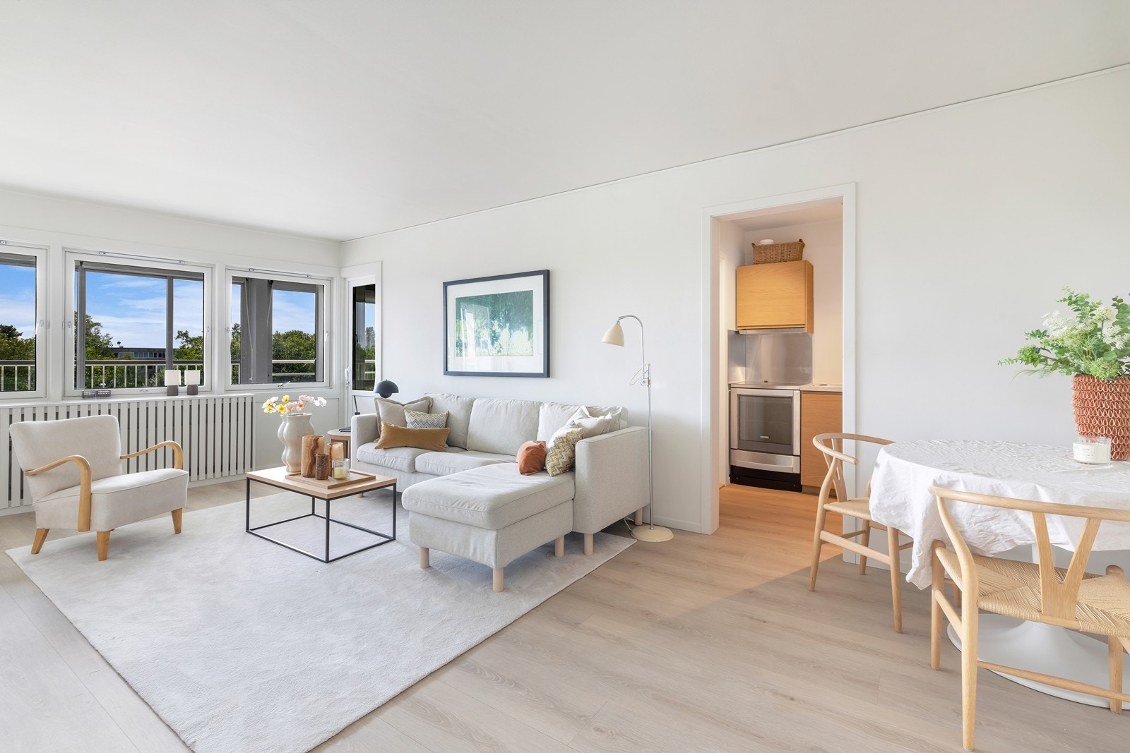 Eiendomsmegler Norge v/ Johan R. Elieson har gleden av å ønske velkommen til visning av Slettheiveien 49! Galleribilde