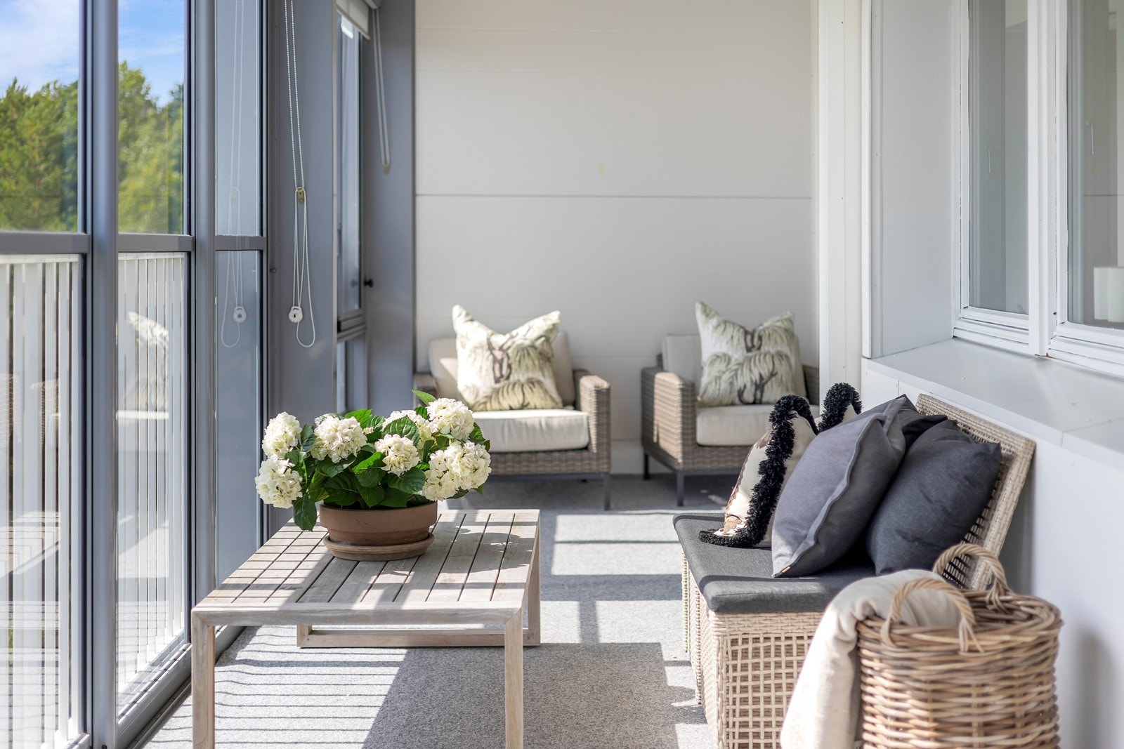 Leiligheten ligger fint plassert i et etablert bomiljø med lekeplasser, turområder, skole og kollektivtransport innen gangavstand. Galleribilde