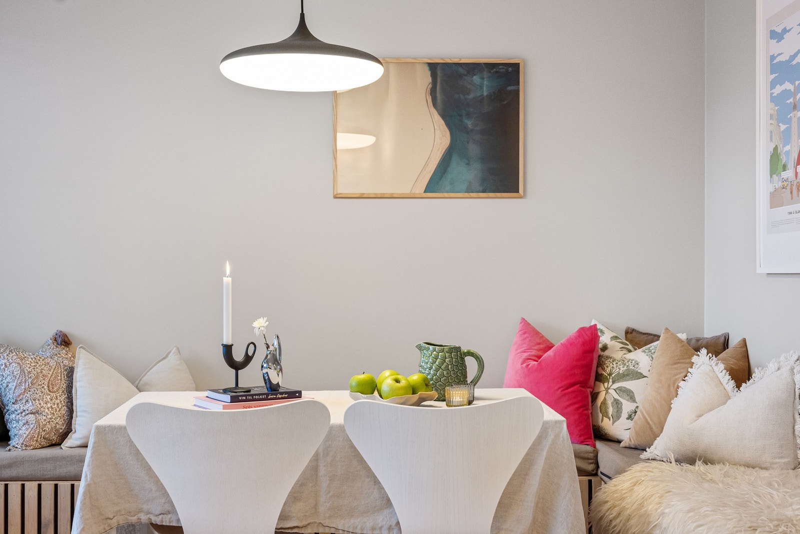 Her er det hyggelig å slappe av med en kaffekopp i sofakroken. Galleribilde