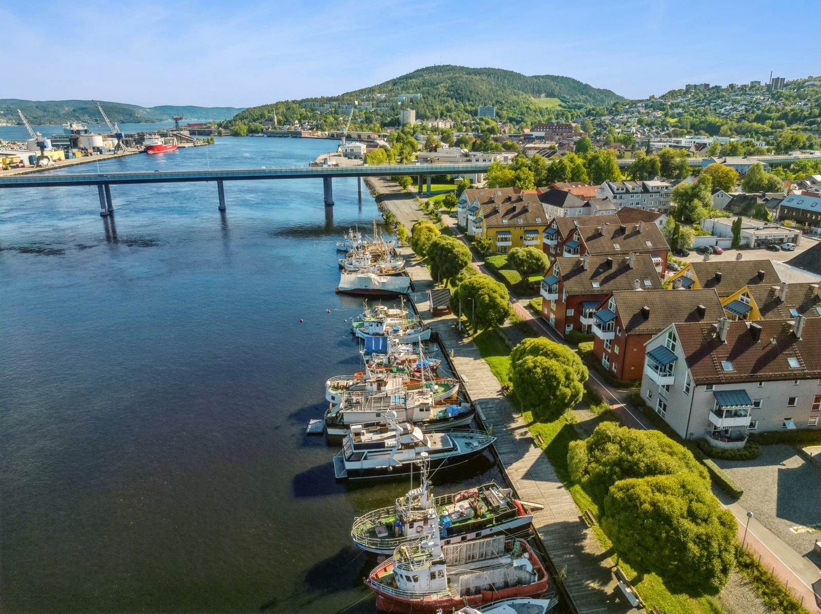 Denne promenaden strekker seg helt til Gulskogen senter. Galleribilde