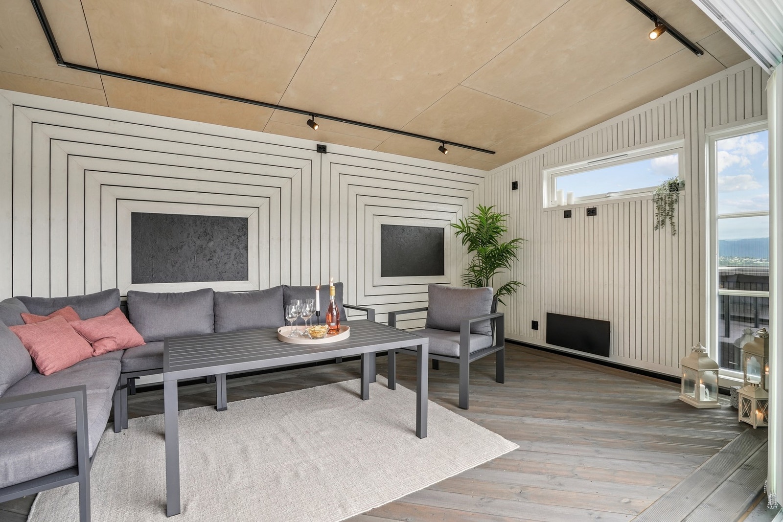 Et verdifullt tilskudd til hjemmet - her får du ekstra bruksflate med høy trivselsfaktor som forlenger sommerkveldene. Galleribilde