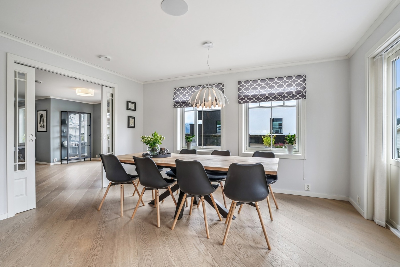 Det perfekte samlingsstedet for familie og venner hvor en kan nyte gode måltider eller feire spesielle anledninger. Galleribilde