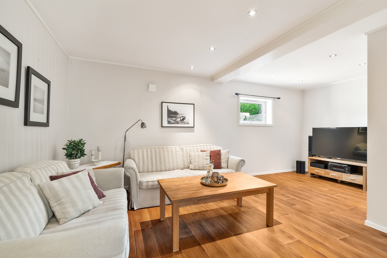 Kjellerstuen oppleves romslig med god takhøyde og er med vindu Galleribilde