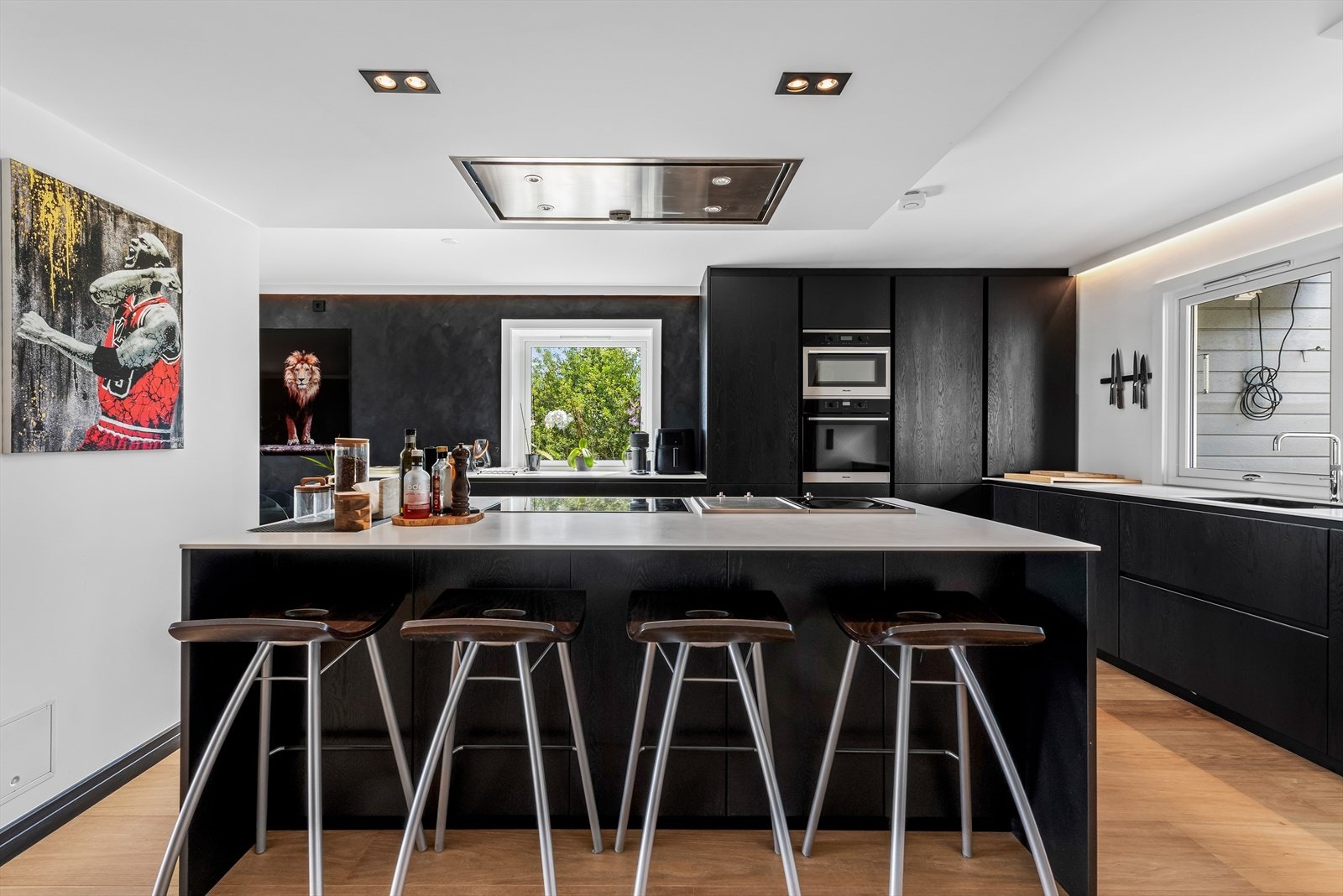 Corean benkeplate på kjøkkenet. Galleribilde