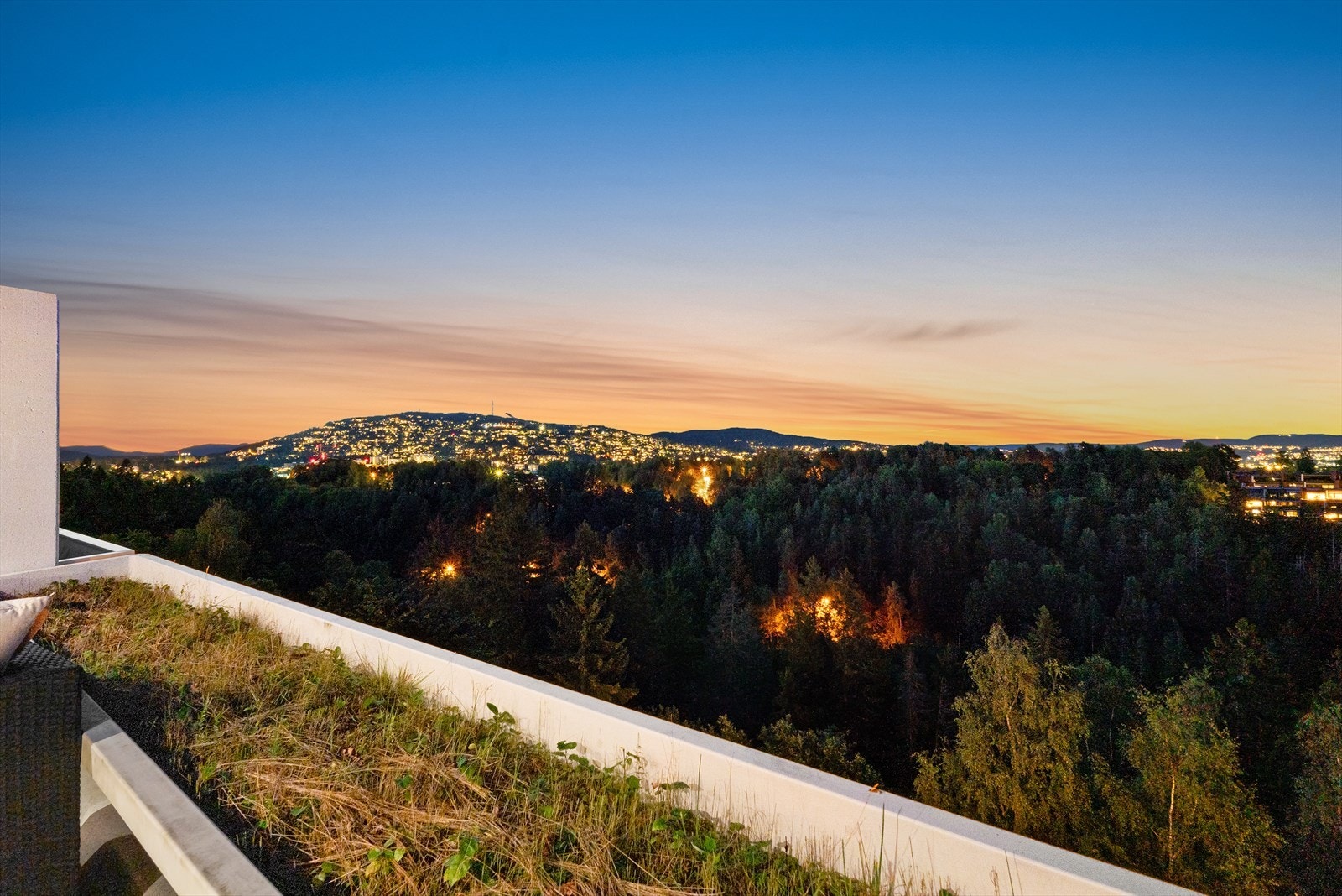 Nydelig kveldsutsikt fra terrassen. Galleribilde