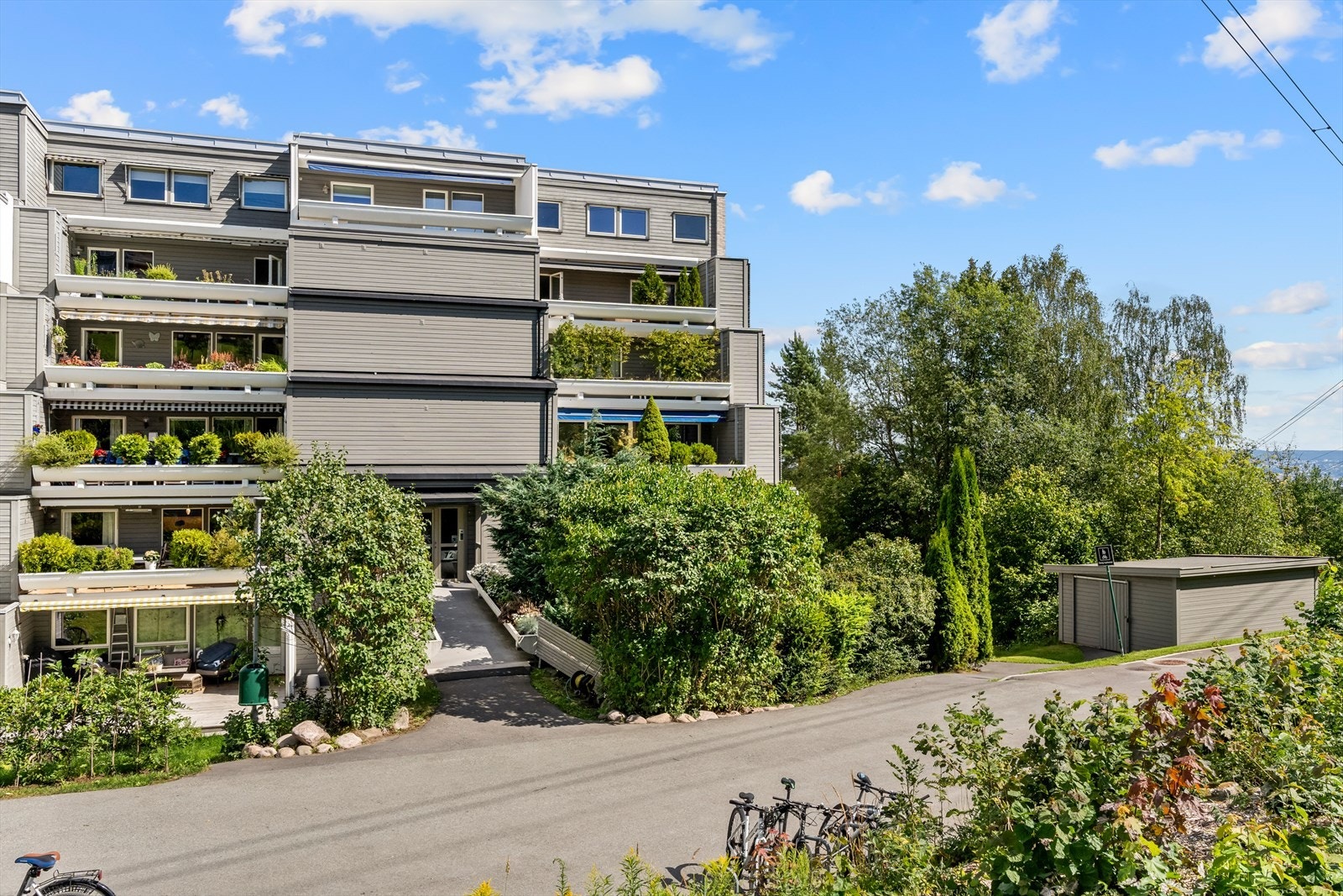 Leiligheten ligger i et meget attraktivt og rolig område på Ullerntoppen. Galleribilde