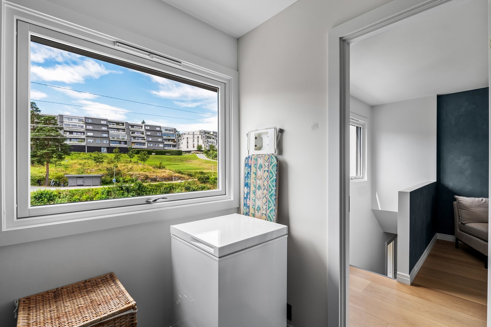 Boligens andre etasje byr på 3 soverom, 2 baderom, garderobe og vaskerom. Galleribilde