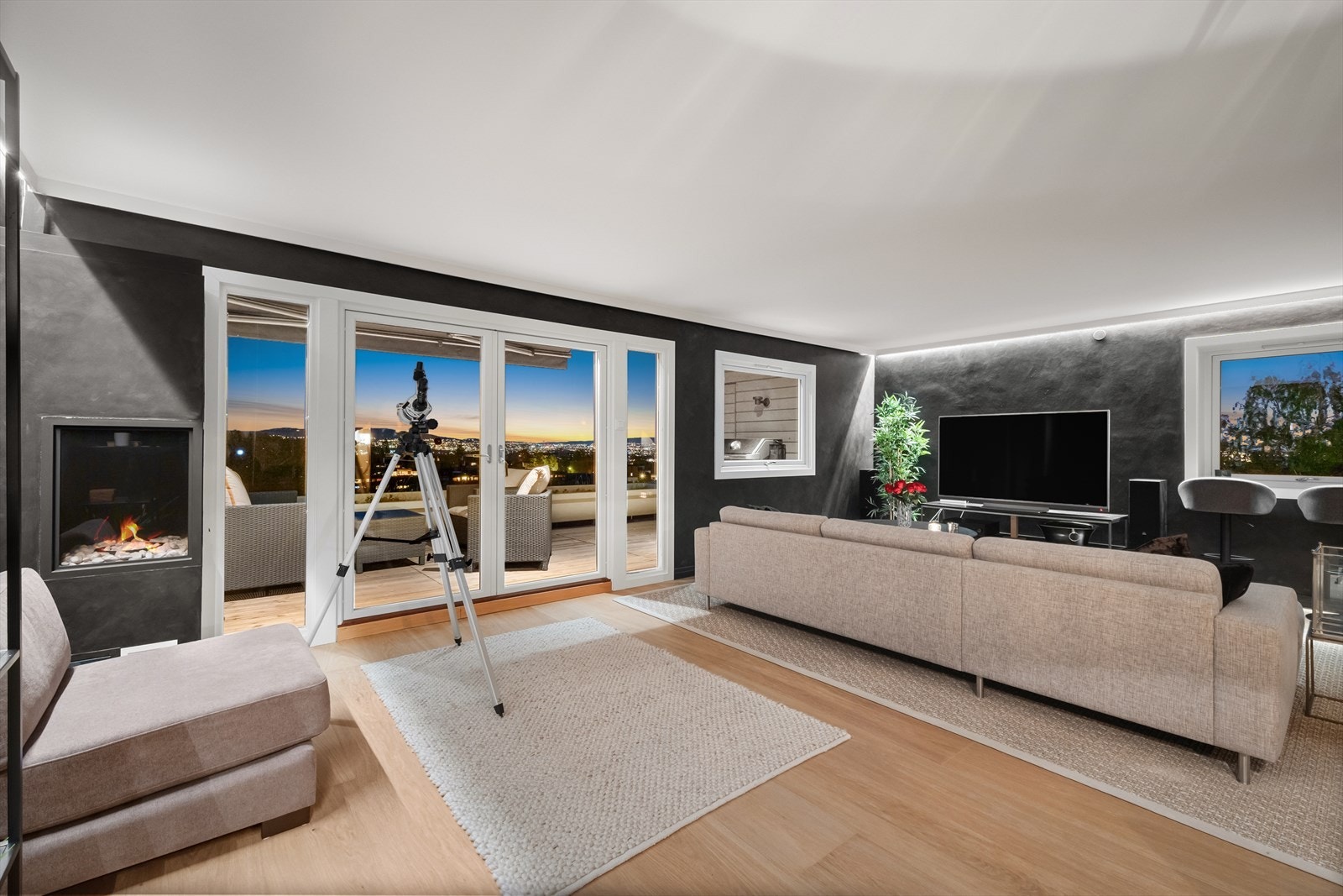 Fra stuen er det utgang til østvendt terrasse. Galleribilde