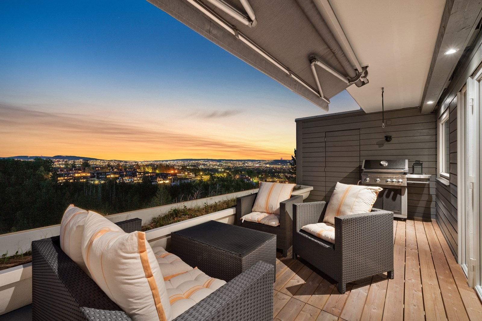 Velkommen til Ostadalsveien 72 presentert av Peter Björklund ved Nordvik Eiendomsmegling. Galleribilde