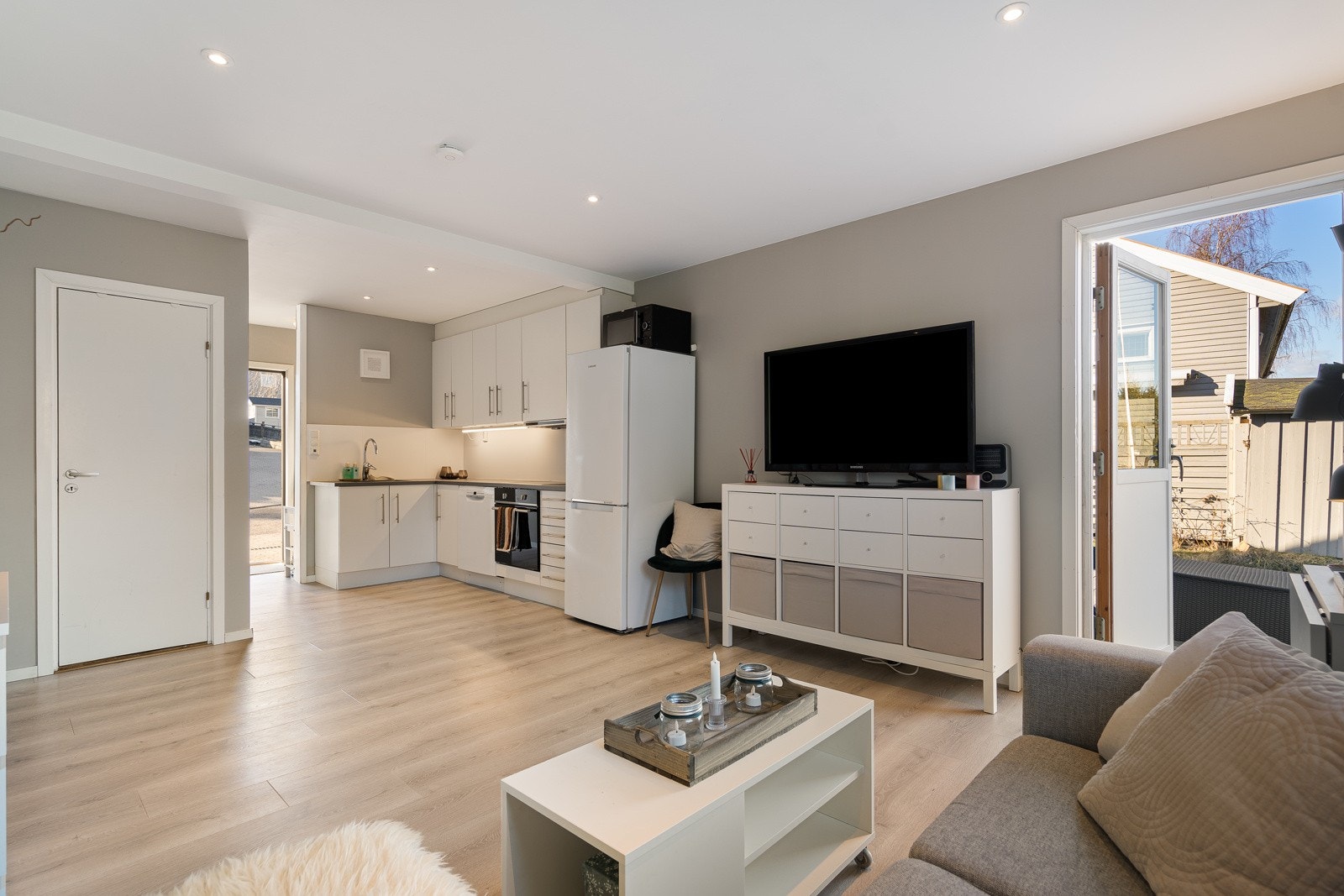 Hybel med separat inngang - perfekt for utleie eller gjester. Galleribilde