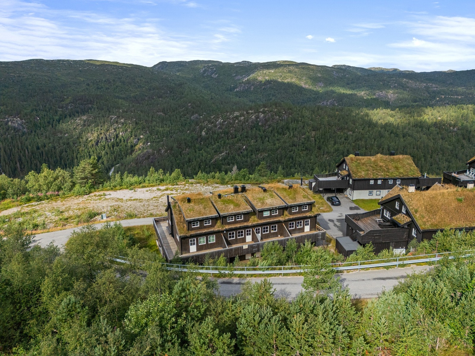 Hytta sett fra baksiden Galleribilde