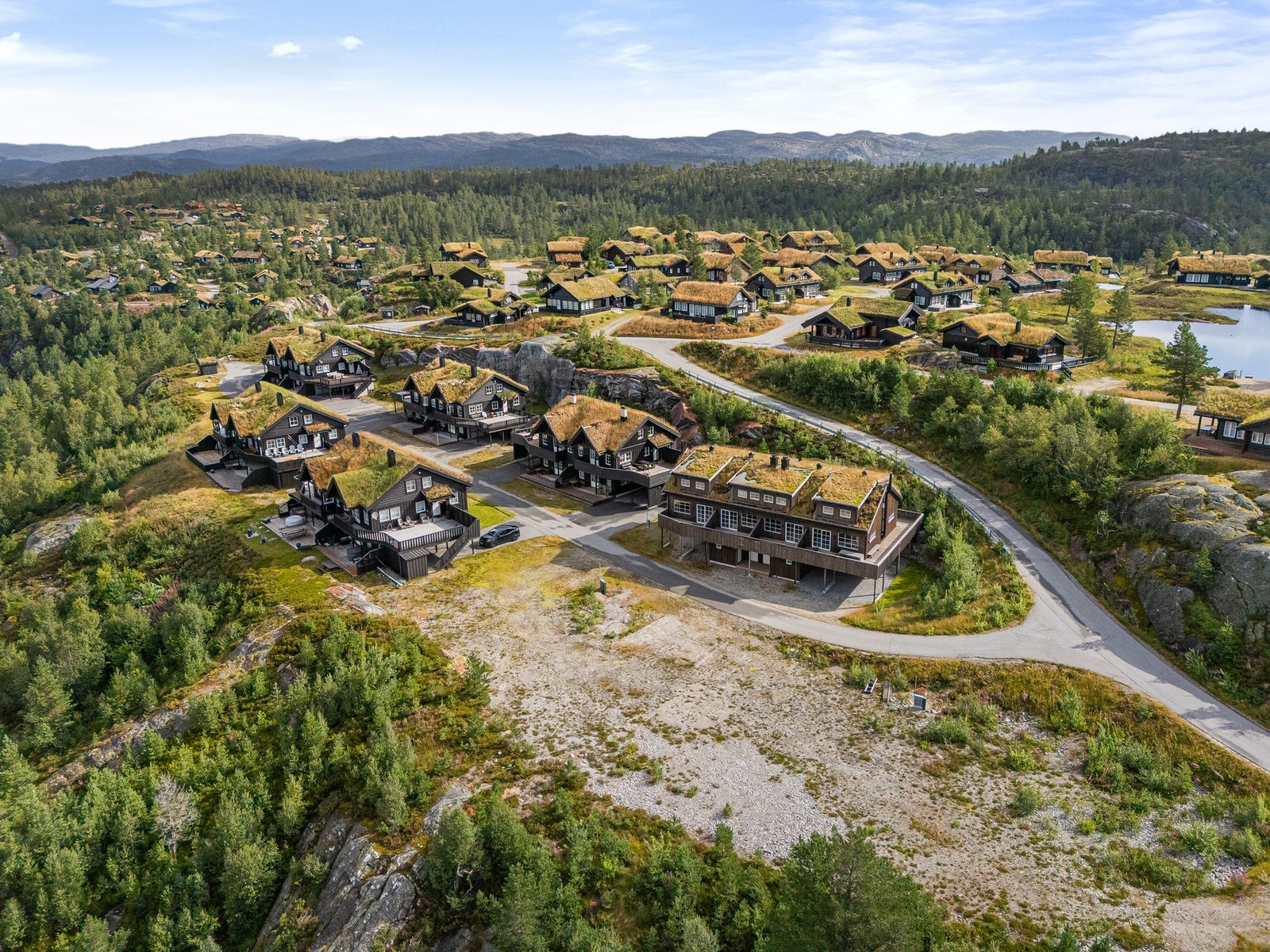 Dronefoto over hytteområdet Galleribilde