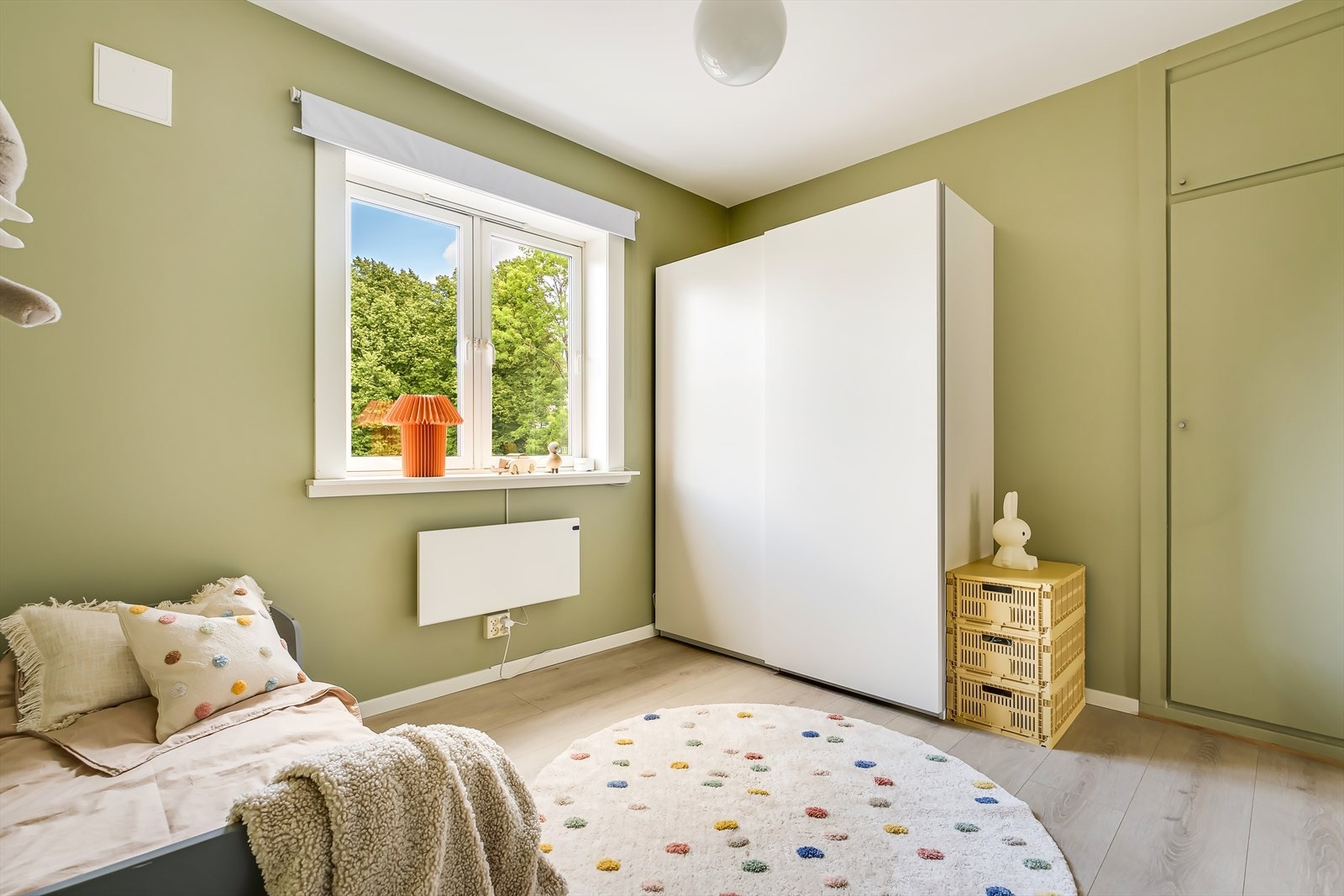 Det er god plass til seng og garderobeløsning Galleribilde