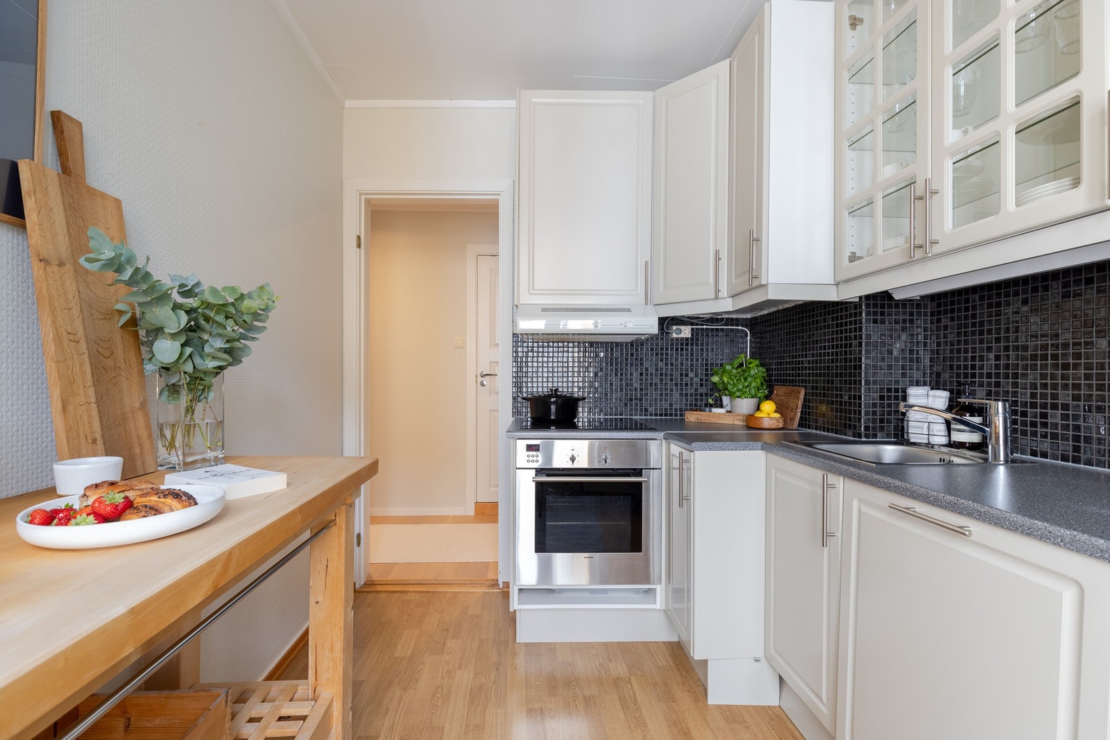 Det er også plass til et hyggelig bord hvor frokosten kan inntas. Galleribilde