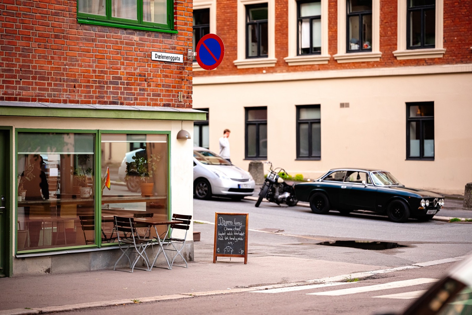 Nærområdet byr på flere hyggelige spisesteder, barer og kaféer. Galleribilde