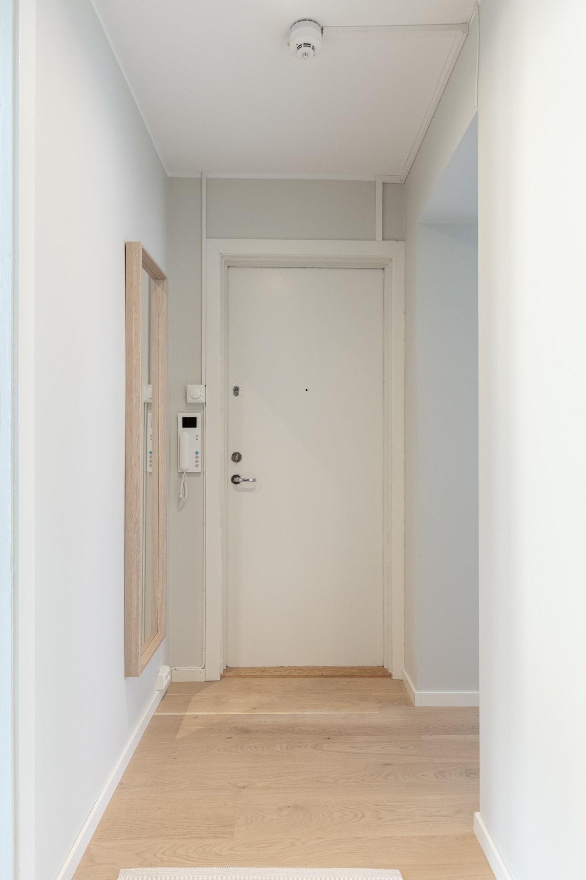 Du åpner inngangsdøren og ønskes velkommen inn til det som kan bli ditt neste hjem! Galleribilde