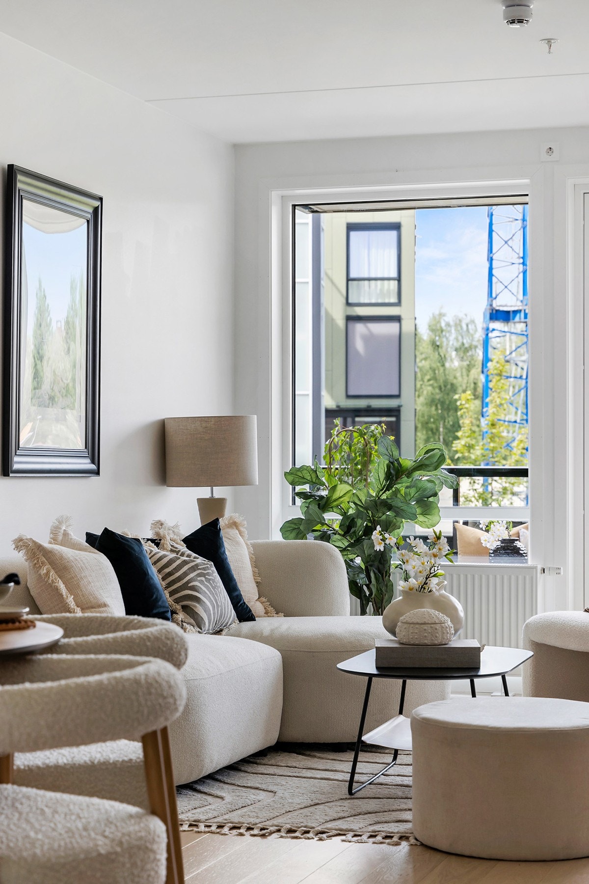 1-stavs parkett på gulv og malte slette vegger Galleribilde