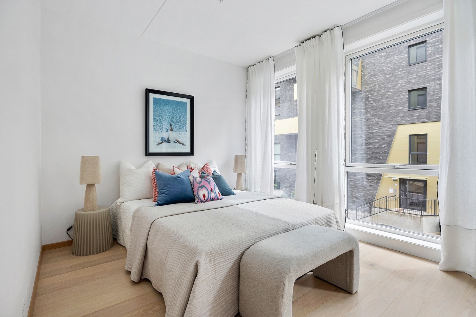 Hovedsoverom med god plass til dobbeltseng Galleribilde