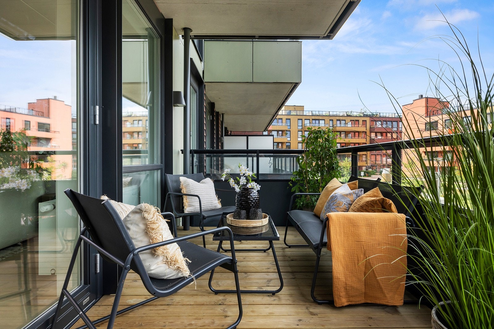 Balkong med ettermiddagssol Galleribilde