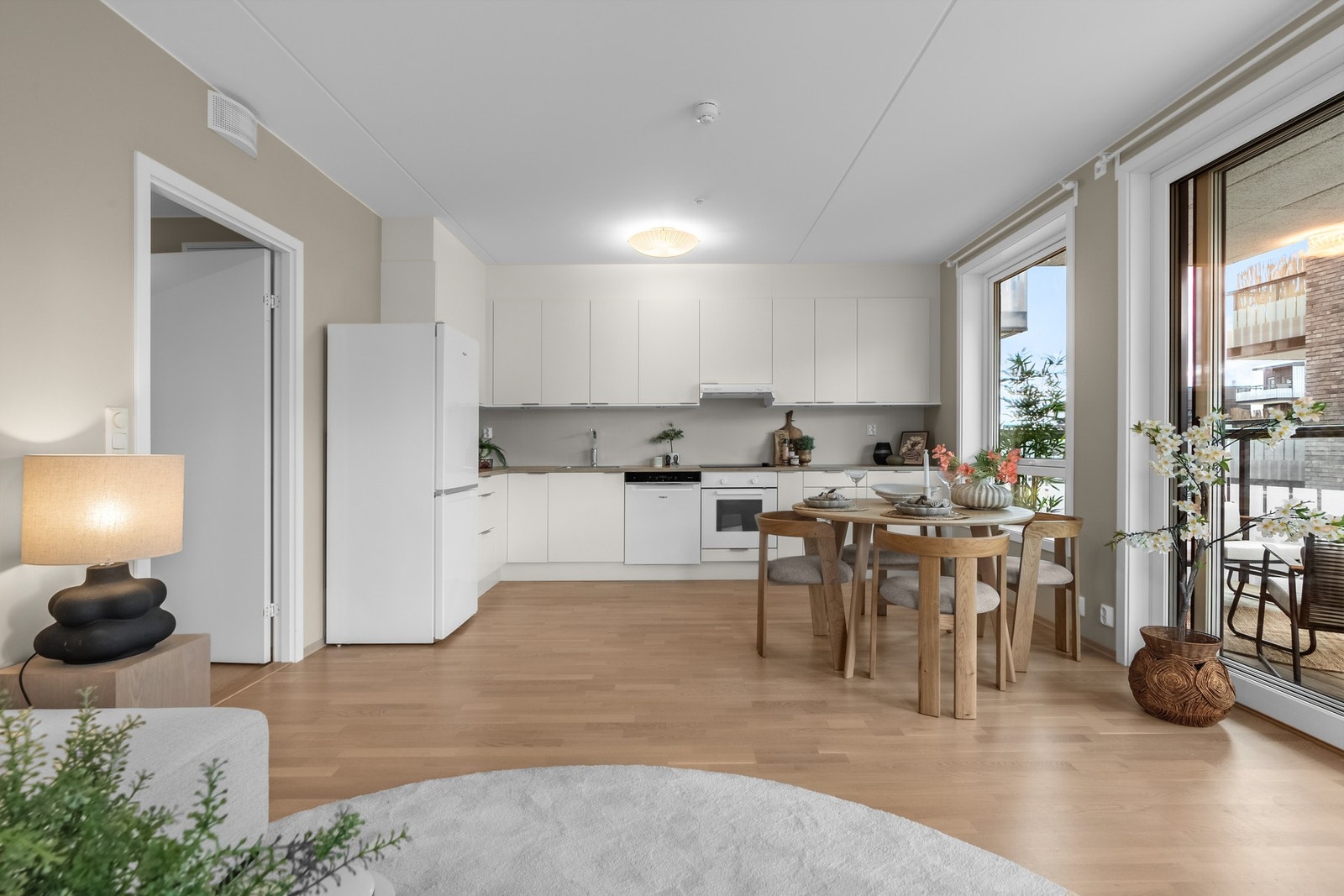 Det er godt med arbeidsplass og oppbevaring Galleribilde