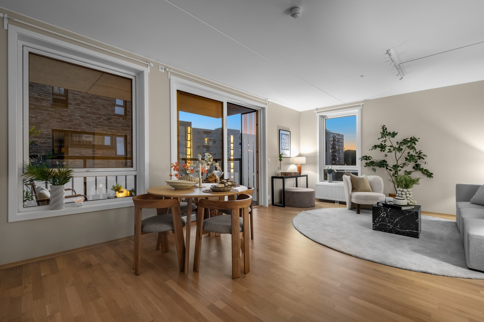 Stuen i kveldsmodus Galleribilde