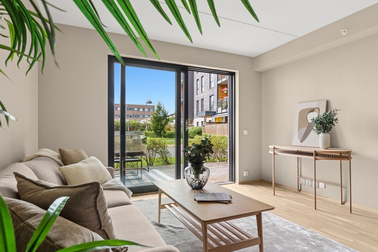 Flott 5 roms leilighet som kan benyttes som en 3 roms med en 2 roms som utleiedel Galleribilde