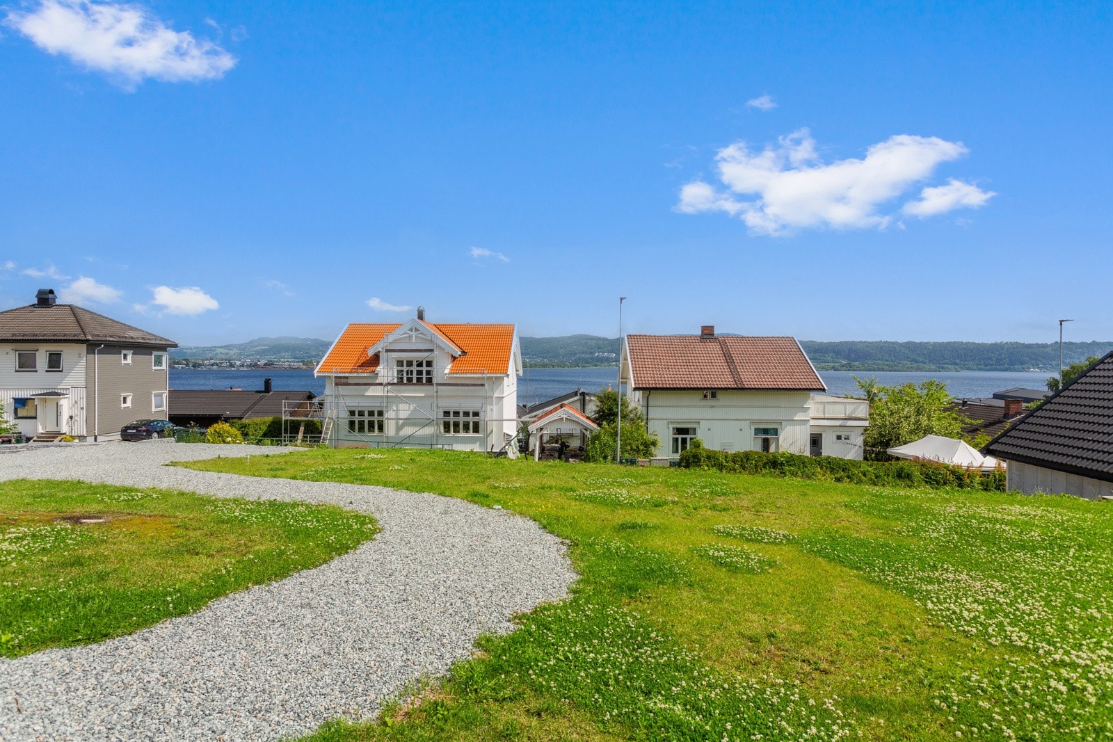 Nydelig fjordutsikt fra eiendommen. Galleribilde