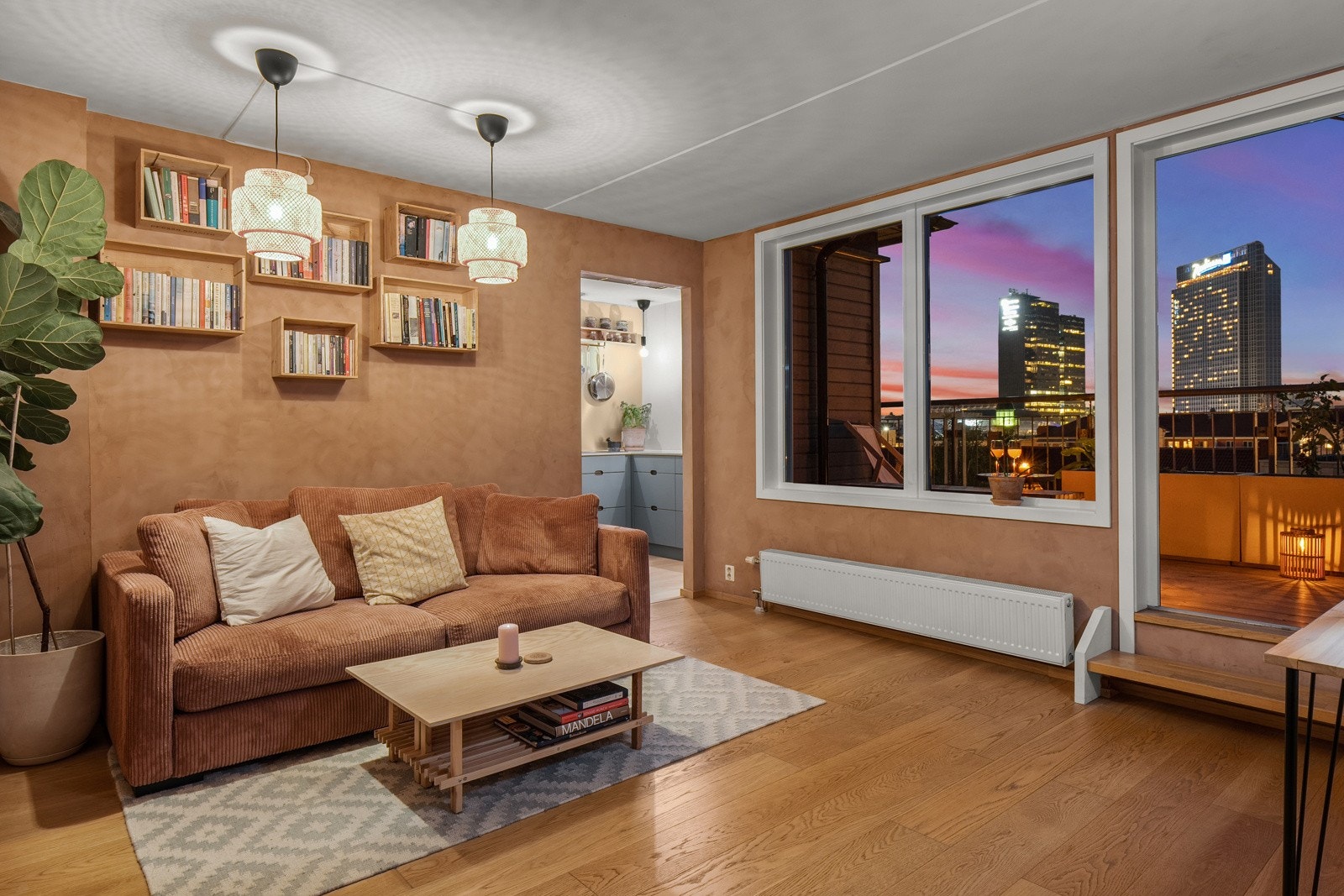 Her møter du et rom med gode møbleringsmuligheter. Galleribilde