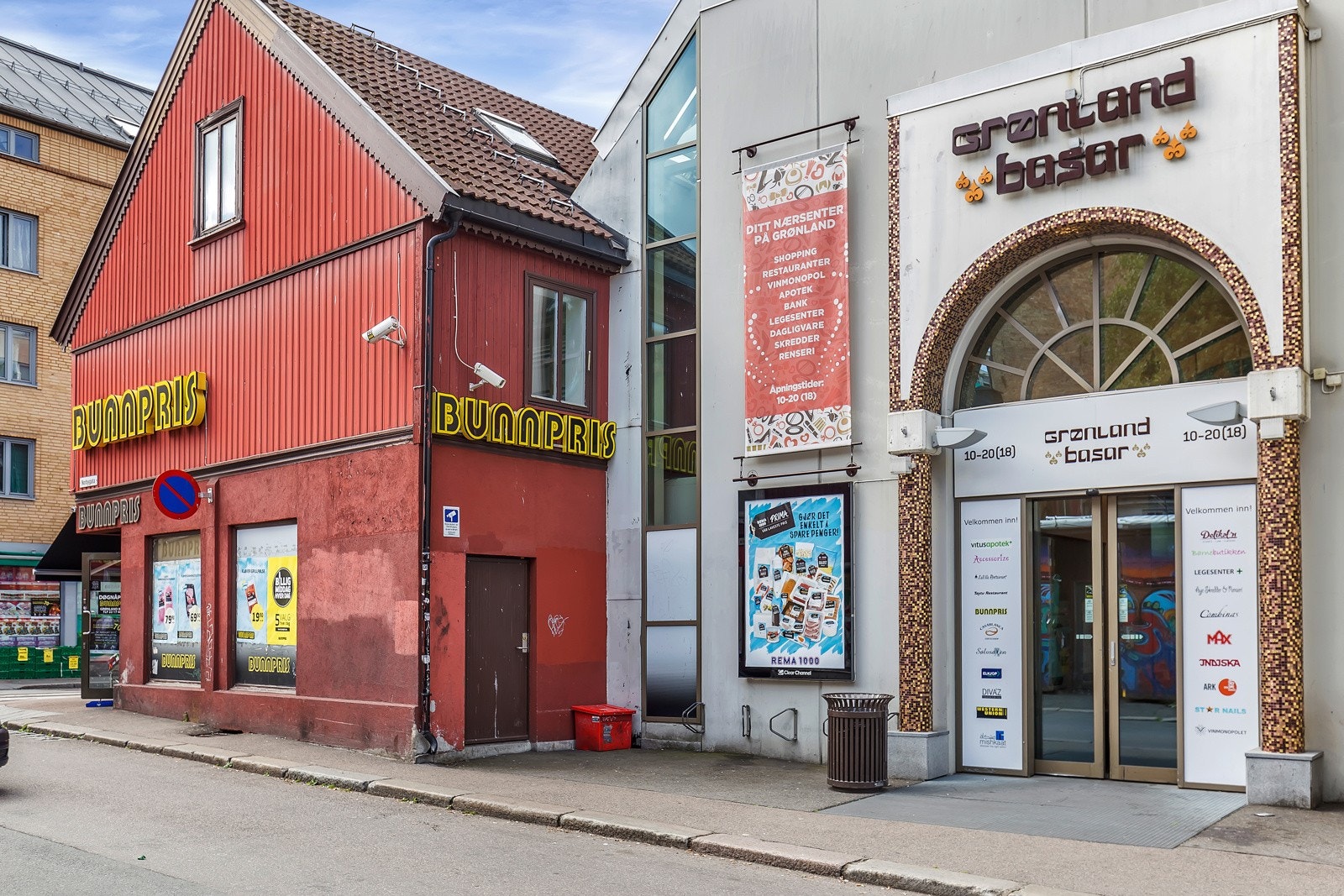 Grønland Basar med dagligvarebutikk, vinmonopol, spisesteder, m.m. Galleribilde