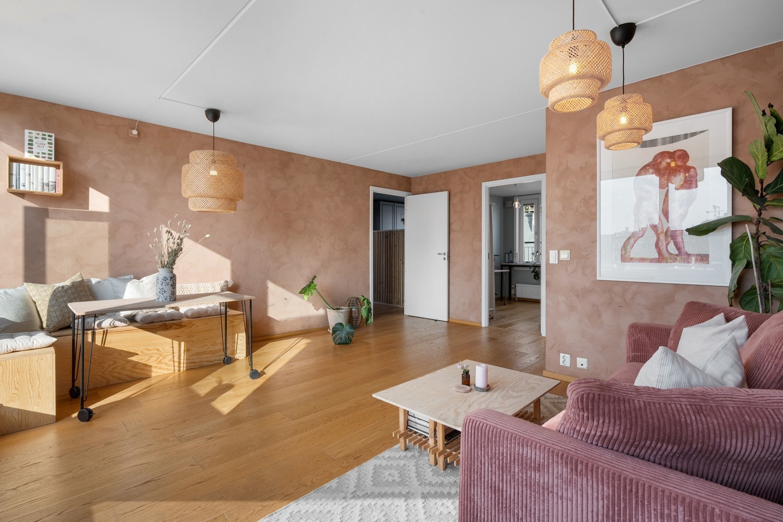 Videre er oppvarming, varmtvann, internett er inkludert i felleskostnadene og bidrar til å redusere de månedlige kostnadene. Galleribilde