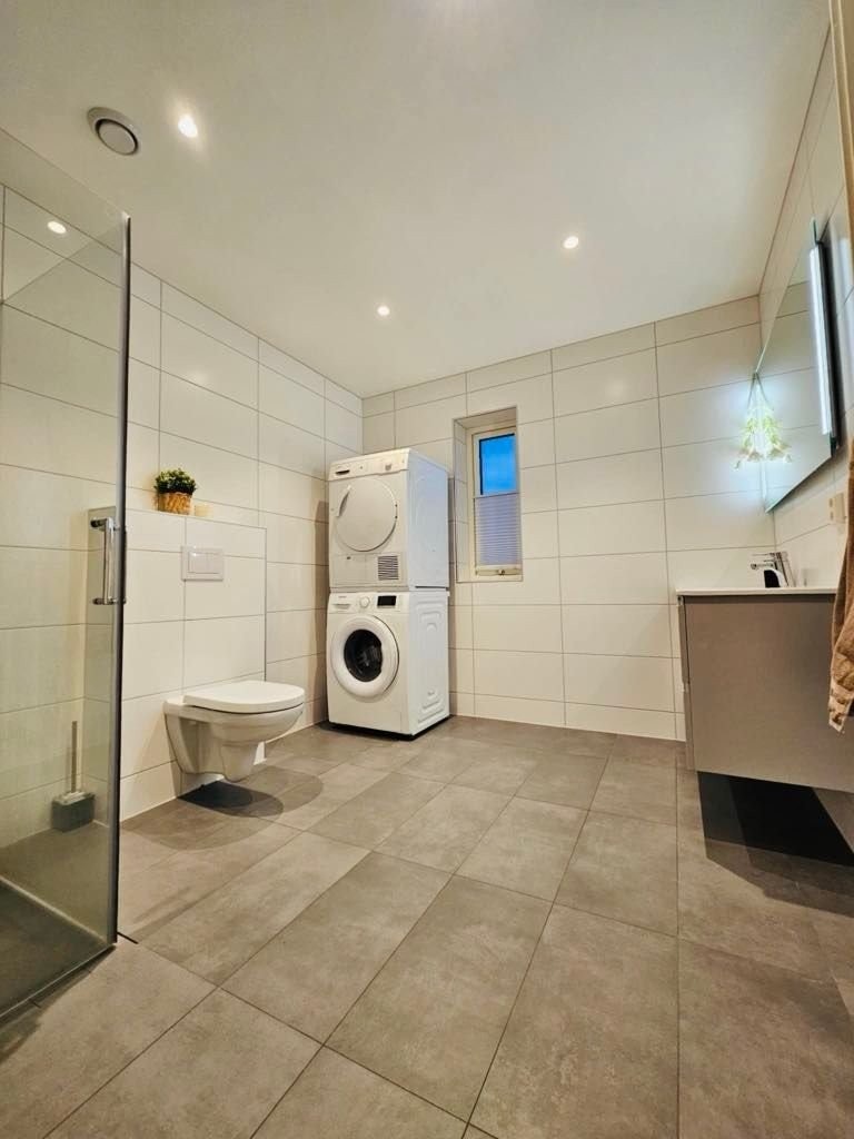 Flott bad i 2.etg med varmekabler Galleribilde