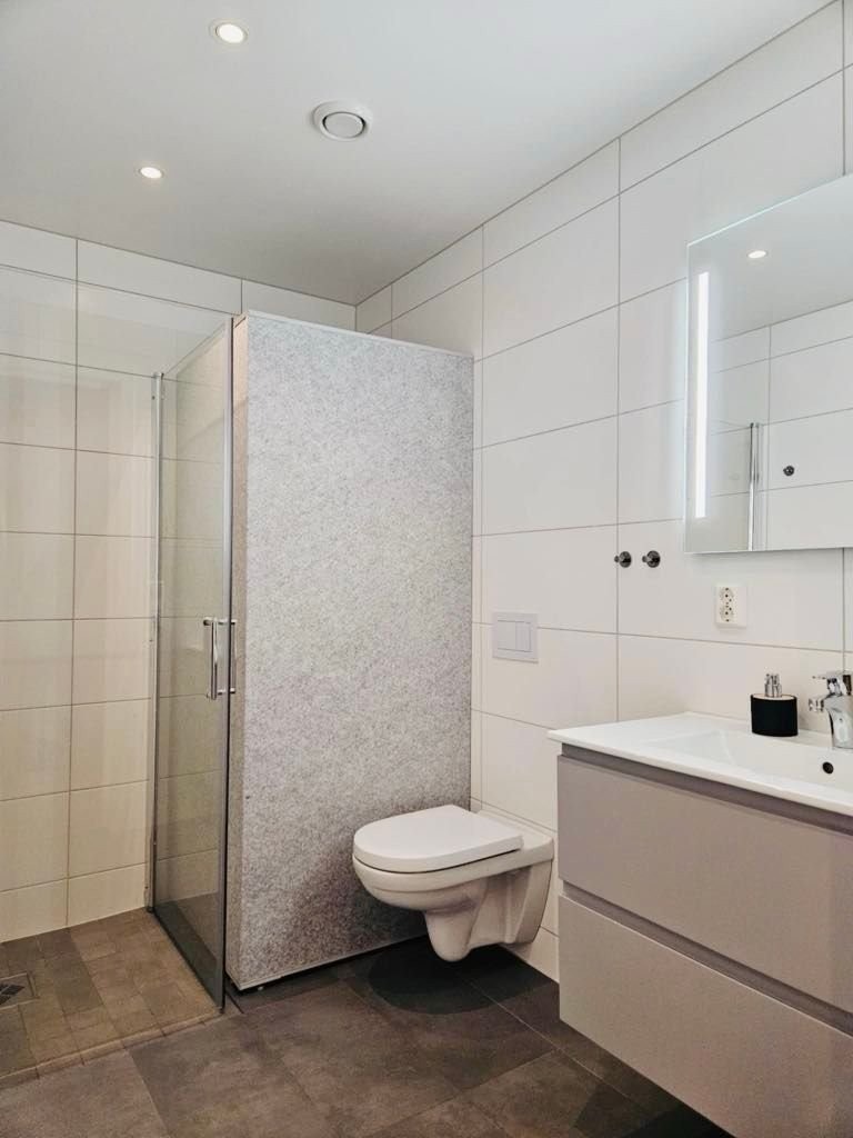 Flott bad i 1.etg med varmekabler Galleribilde