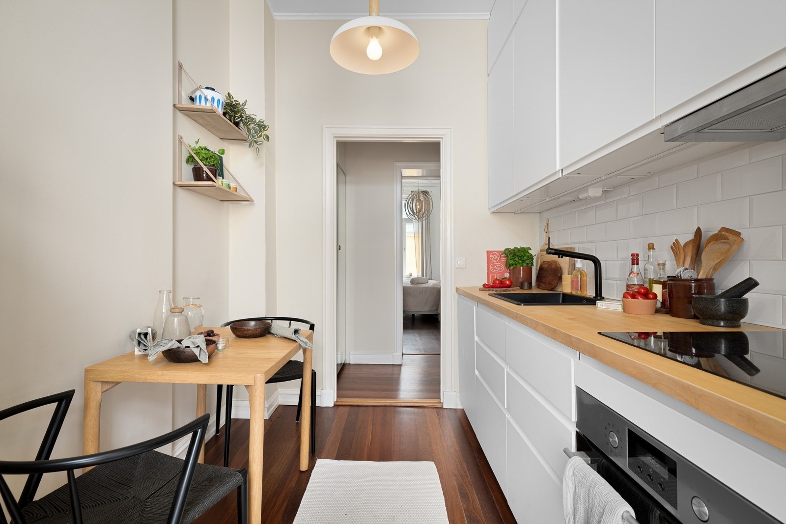 Koselig frokostplass og direkte utgang til balkong Galleribilde