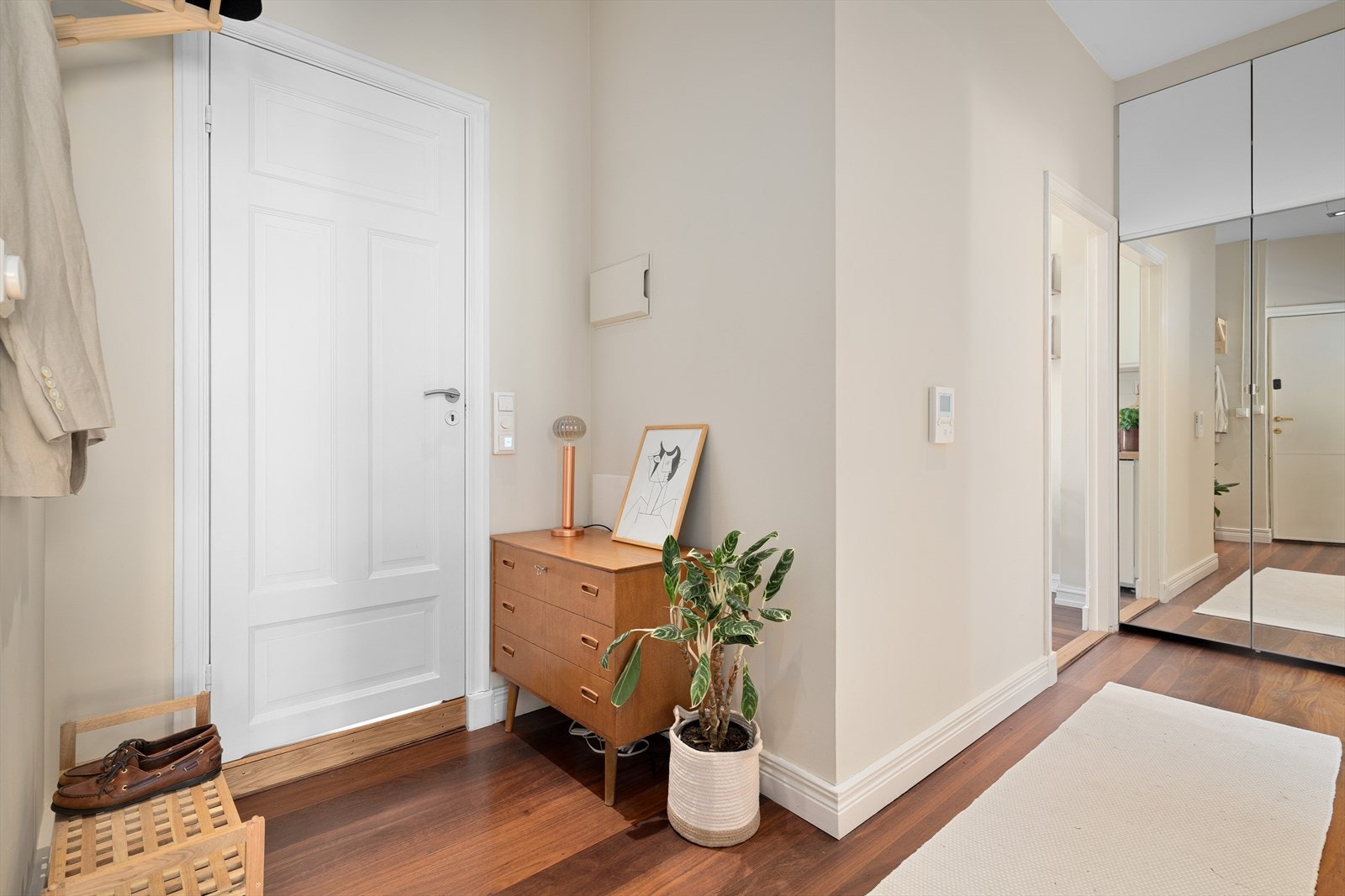 Entré/gang med skapplass Galleribilde