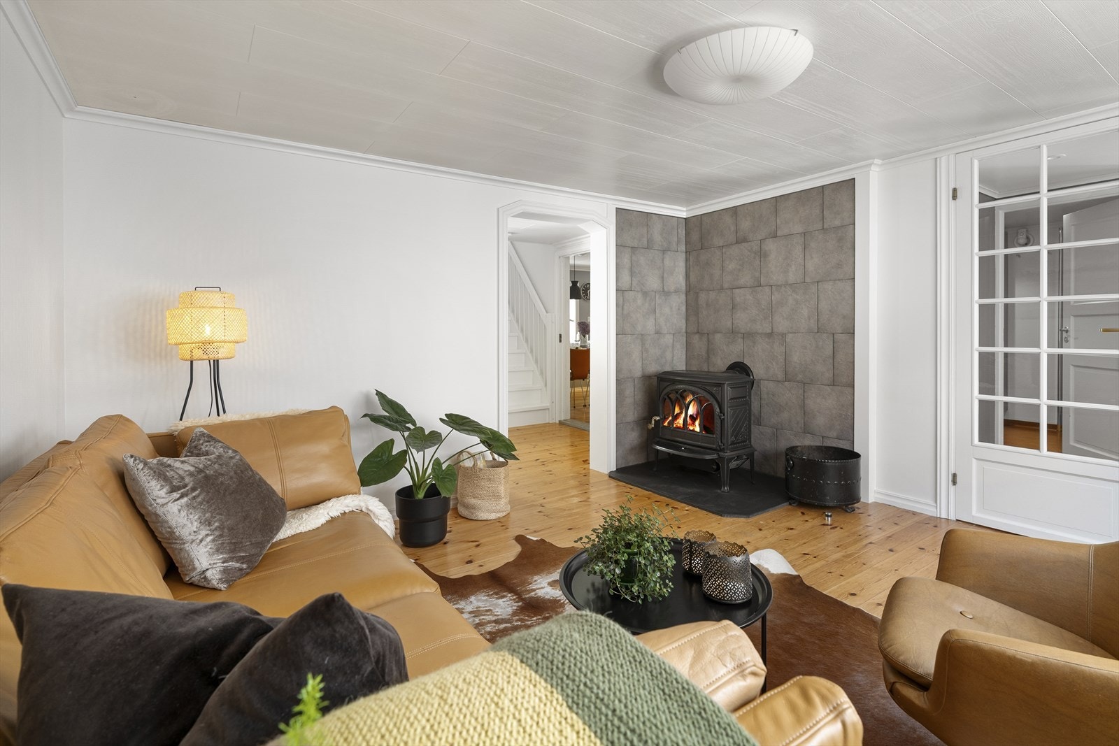 Her er det peisovn som gir god varme på kjølige dager. Galleribilde