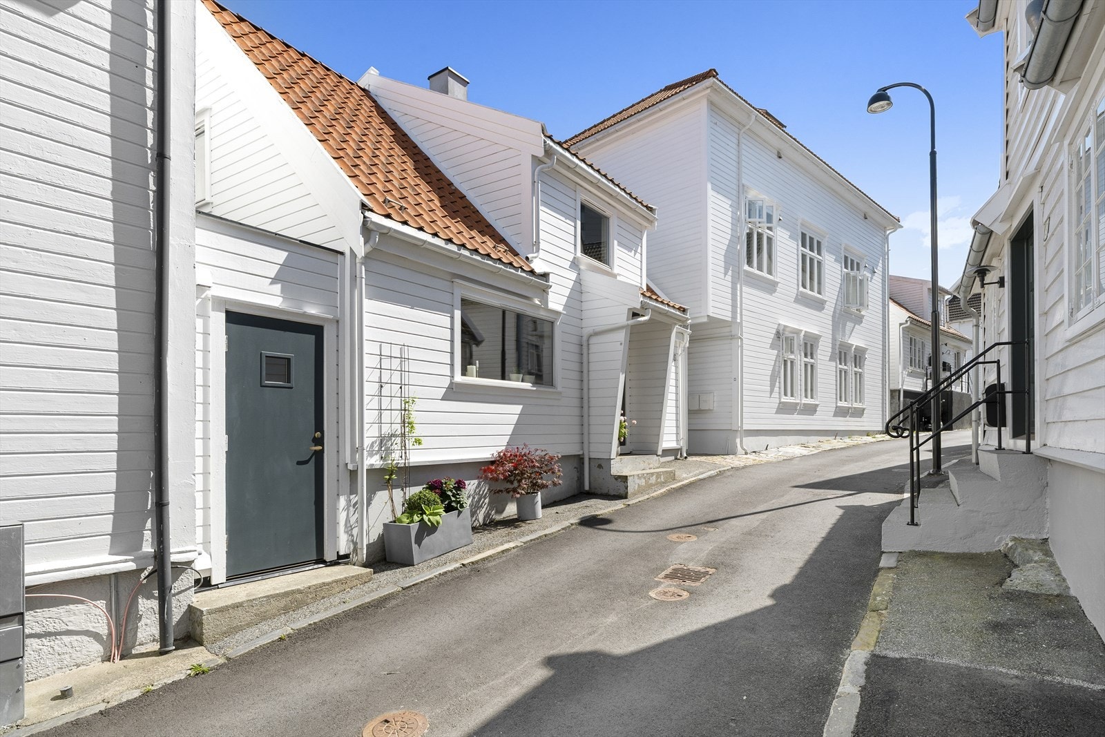 Velkommen til Nedre Blåsenborg 6! En sjarmerende og flott enebolig billigende i et av Stavangers eldste boligområder! Galleribilde