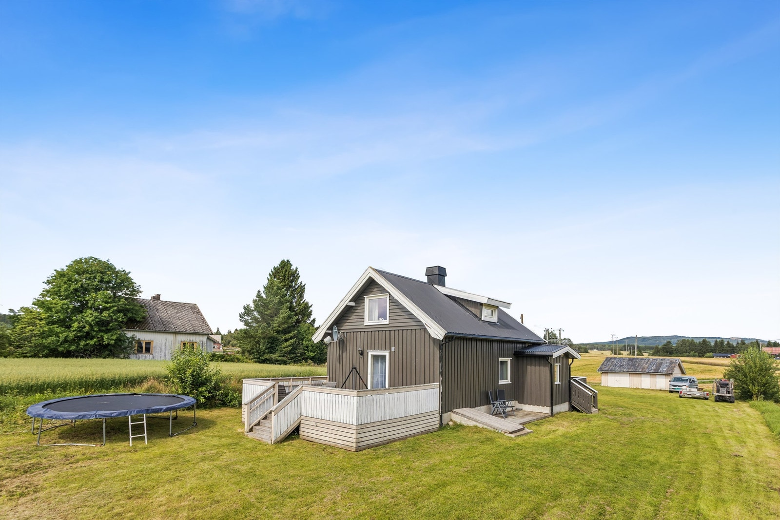 Enebolig med landlig beliggenhet og gode lagringsmuligheter Galleribilde