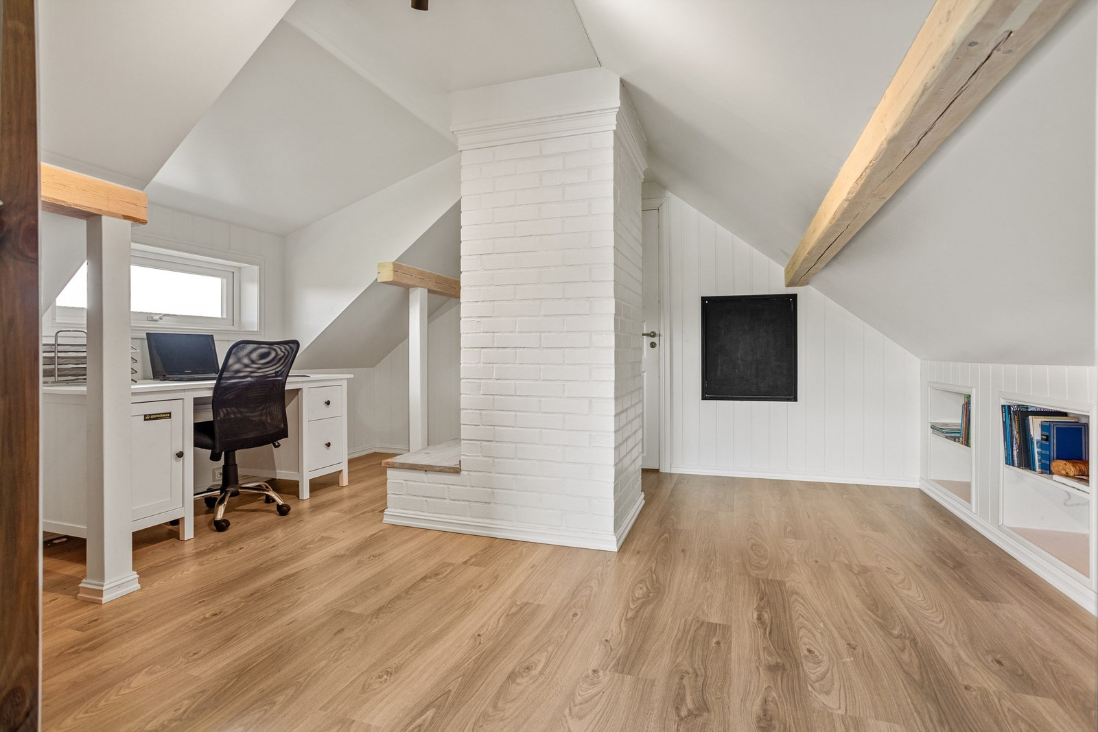 Loftstue kan også benyttes som kontor. Galleribilde