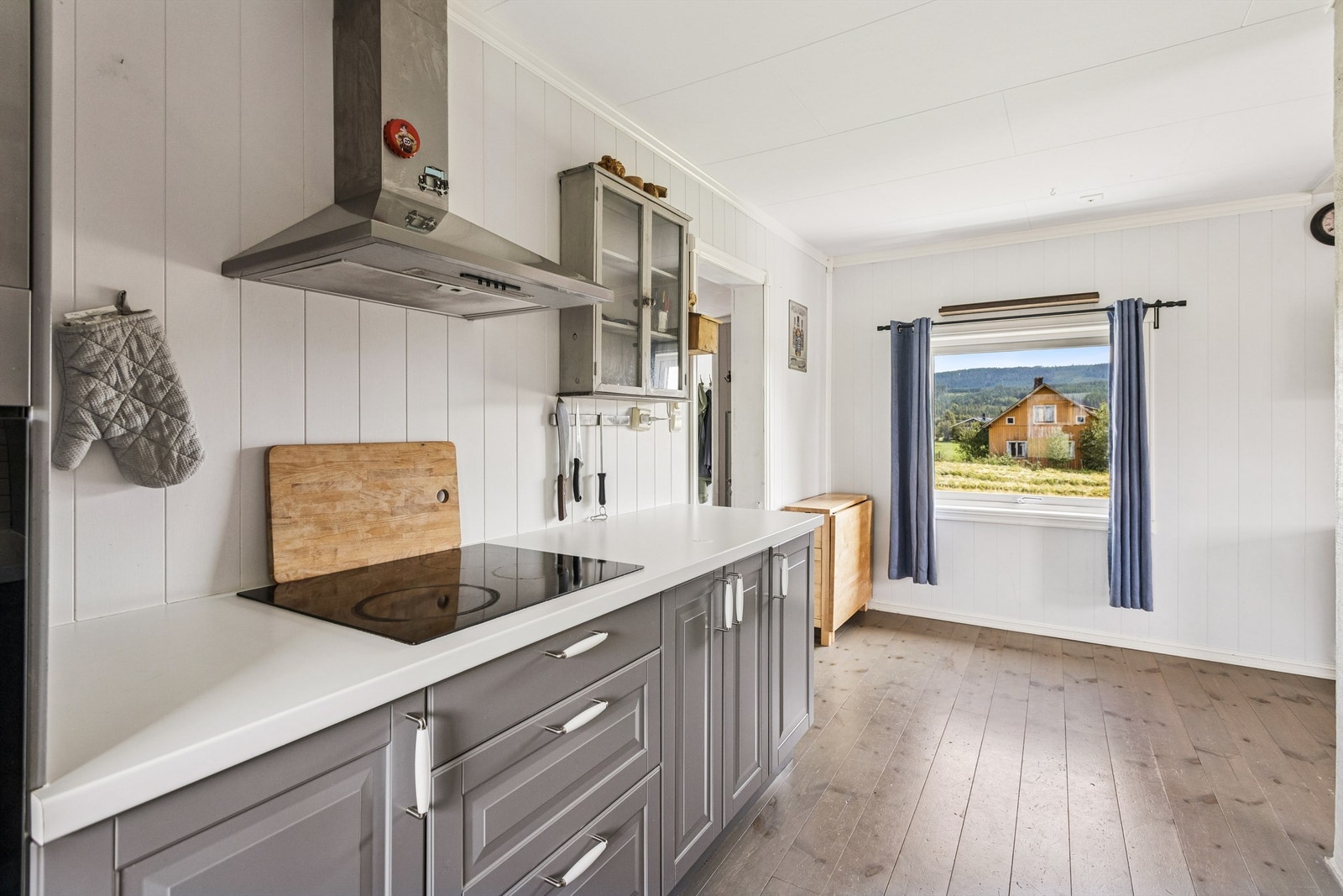 God skap- og benkplass. Galleribilde