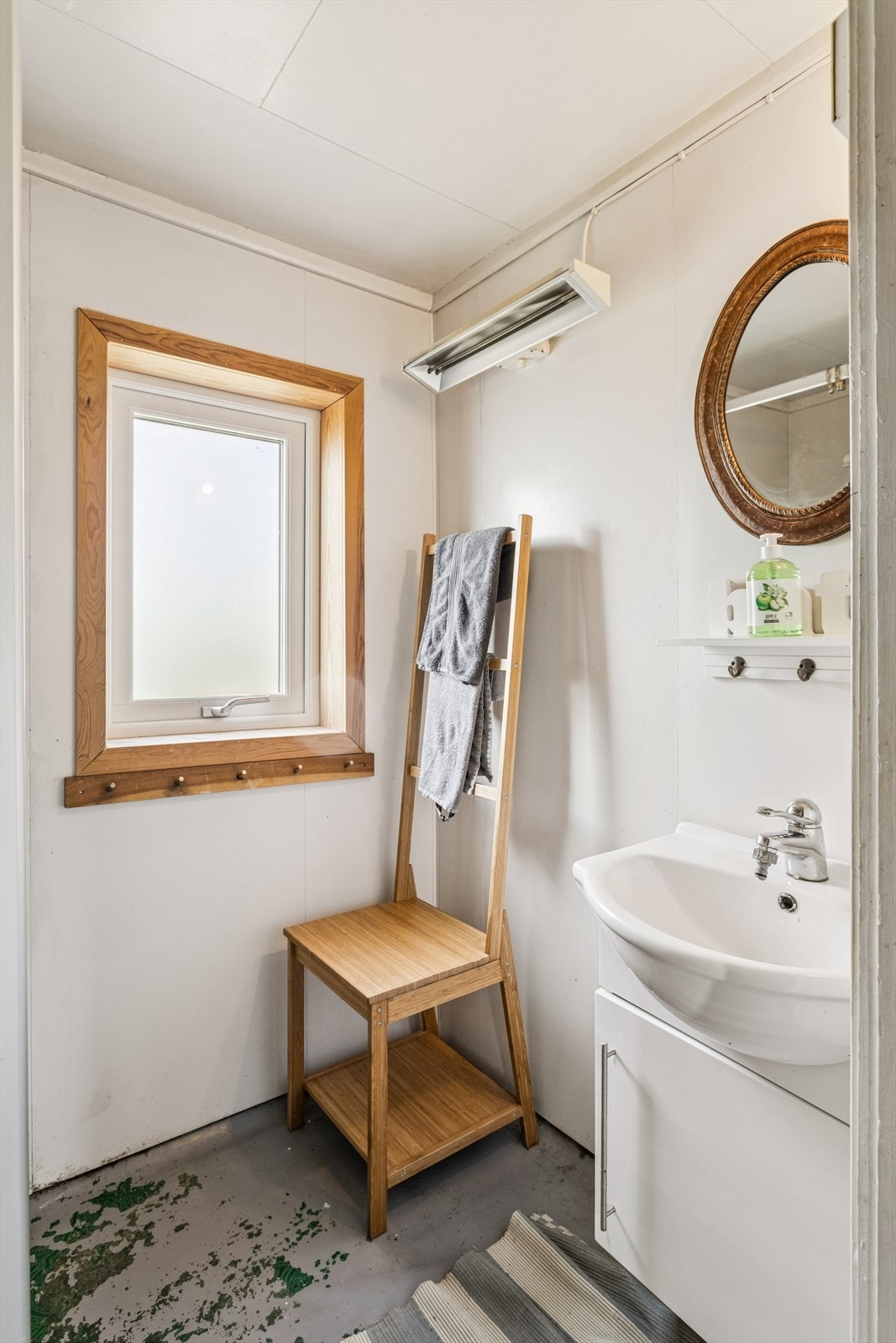 Malte flater og enkel innredning Galleribilde