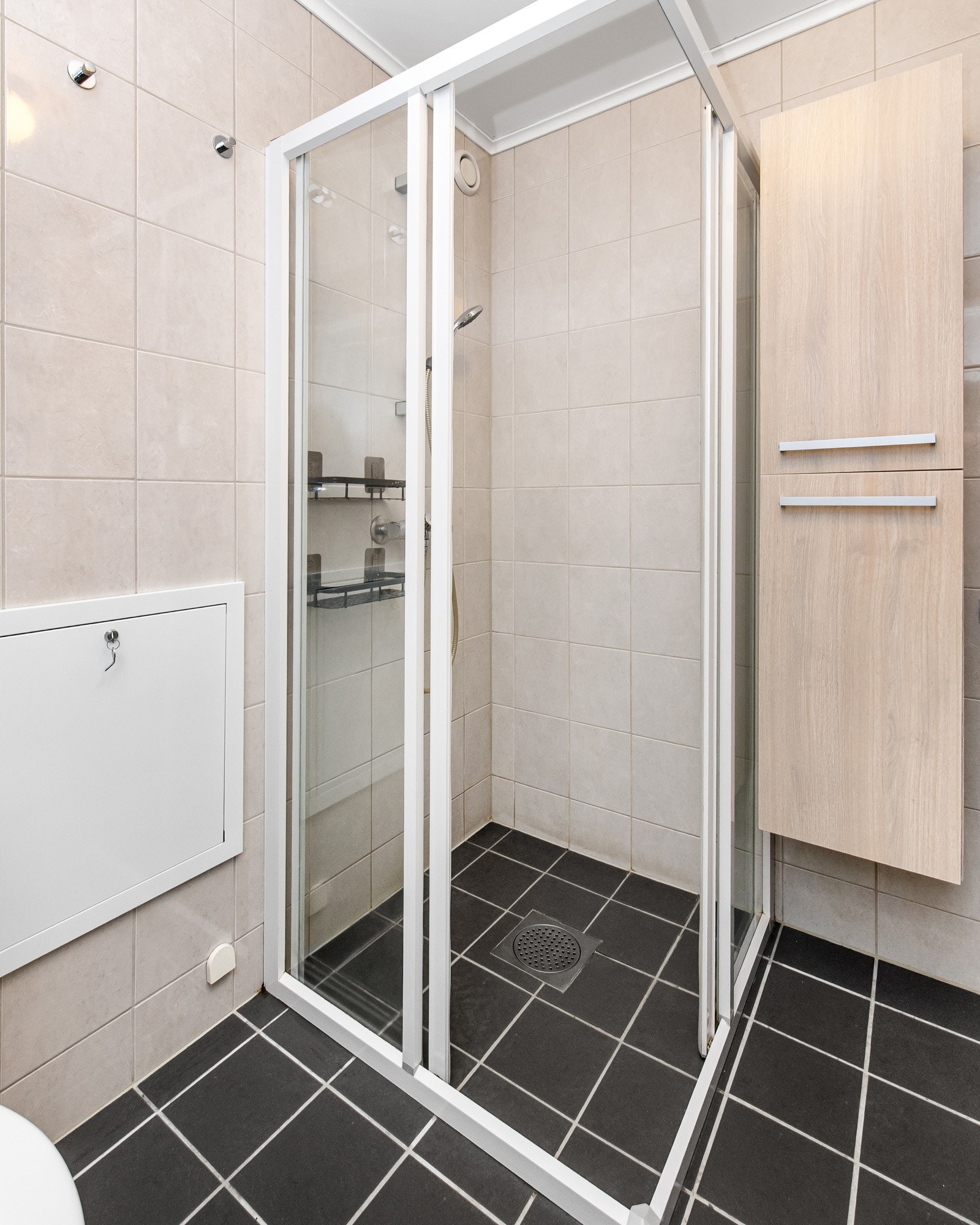 Varmekabler i gulv gir den lune varmen vi alle liker Galleribilde