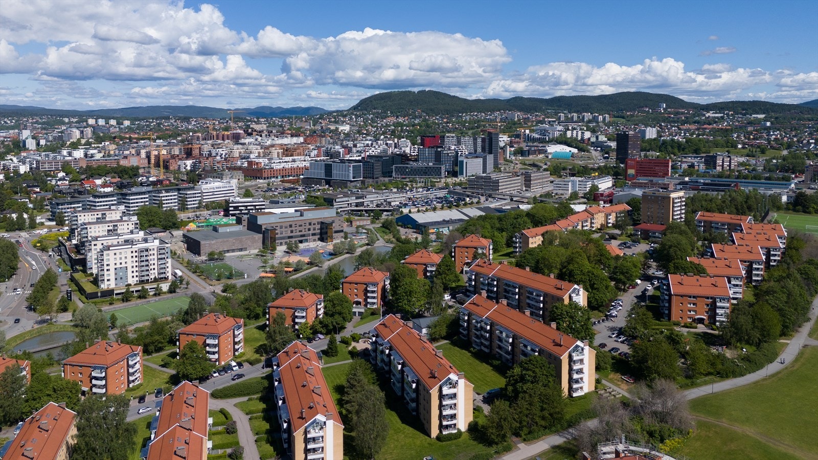 Velkommen til Hovin Borettslag, her bor du i rolige, stille og frodige omgivelser. Galleribilde