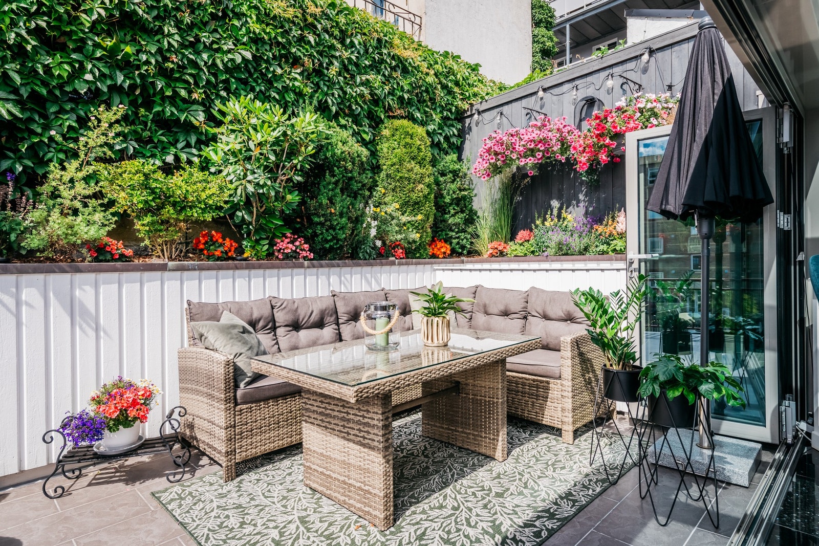 Utenfor utestuen har leiligheten en solrik balkong - en herlig liten oase. Galleribilde