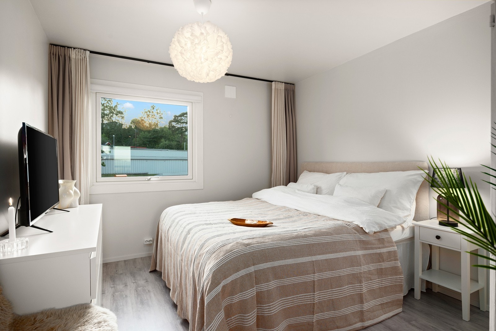 Hovedsoverom med plass til dobbeltseng Galleribilde